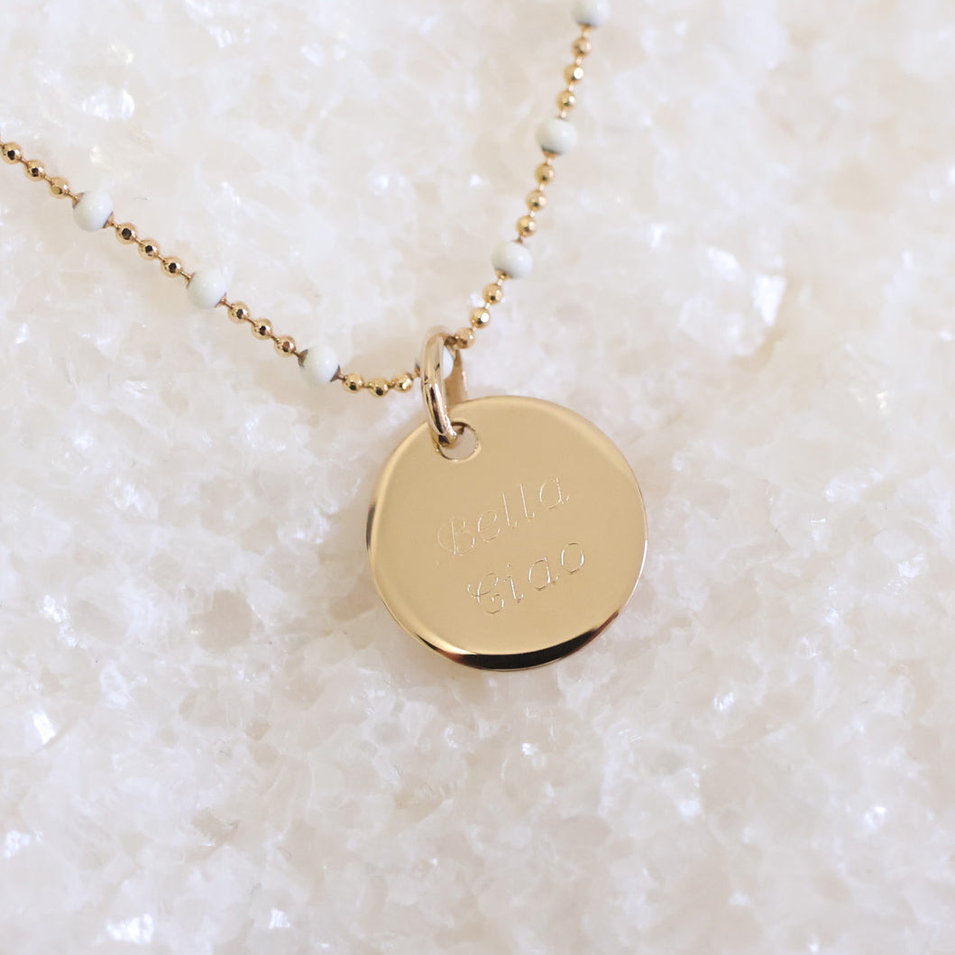 Collier Lily-Rose blanc avec médaille 15mm à graver plaqué or
