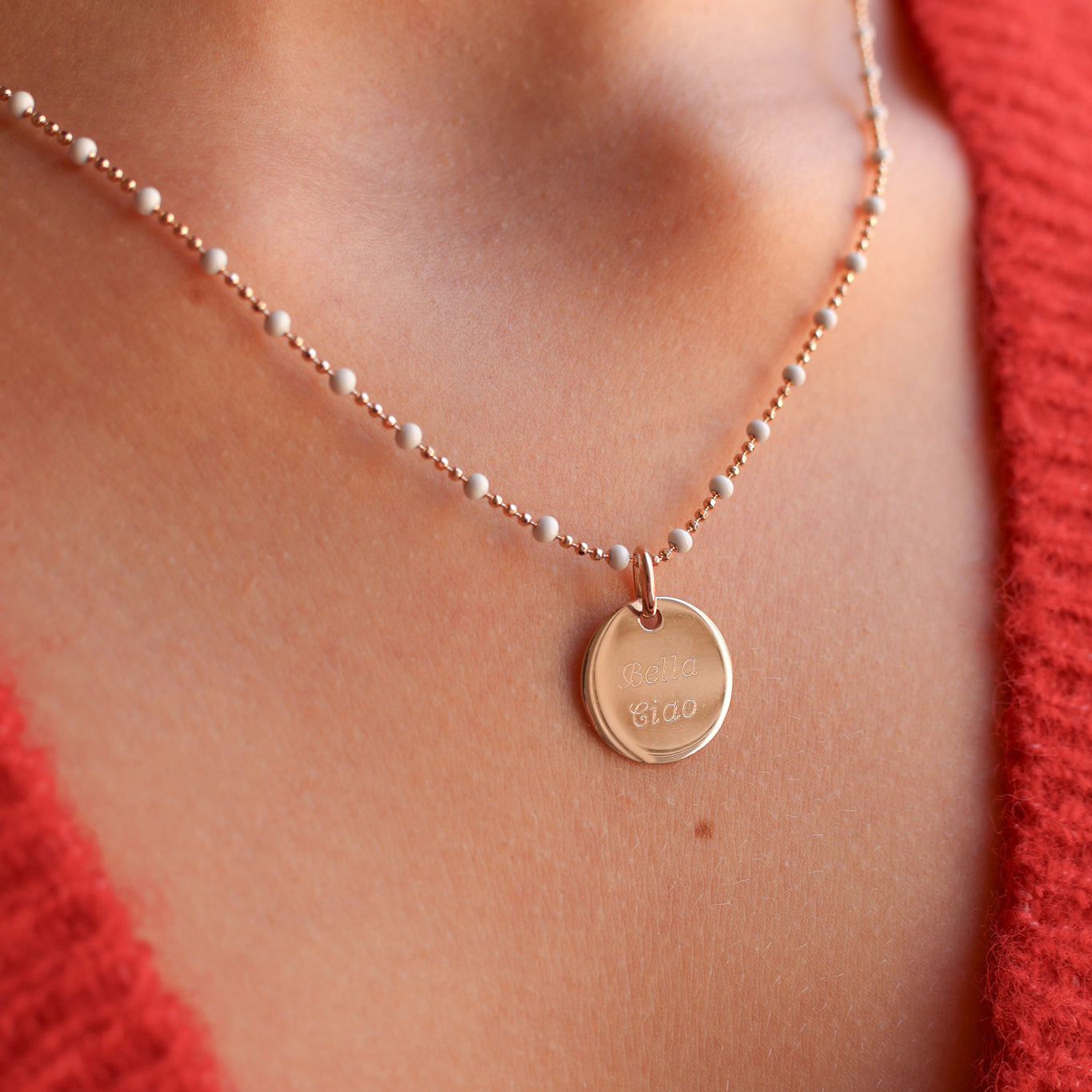 Lily-Rose white necklace with 15mm medal to engrave gold-plated