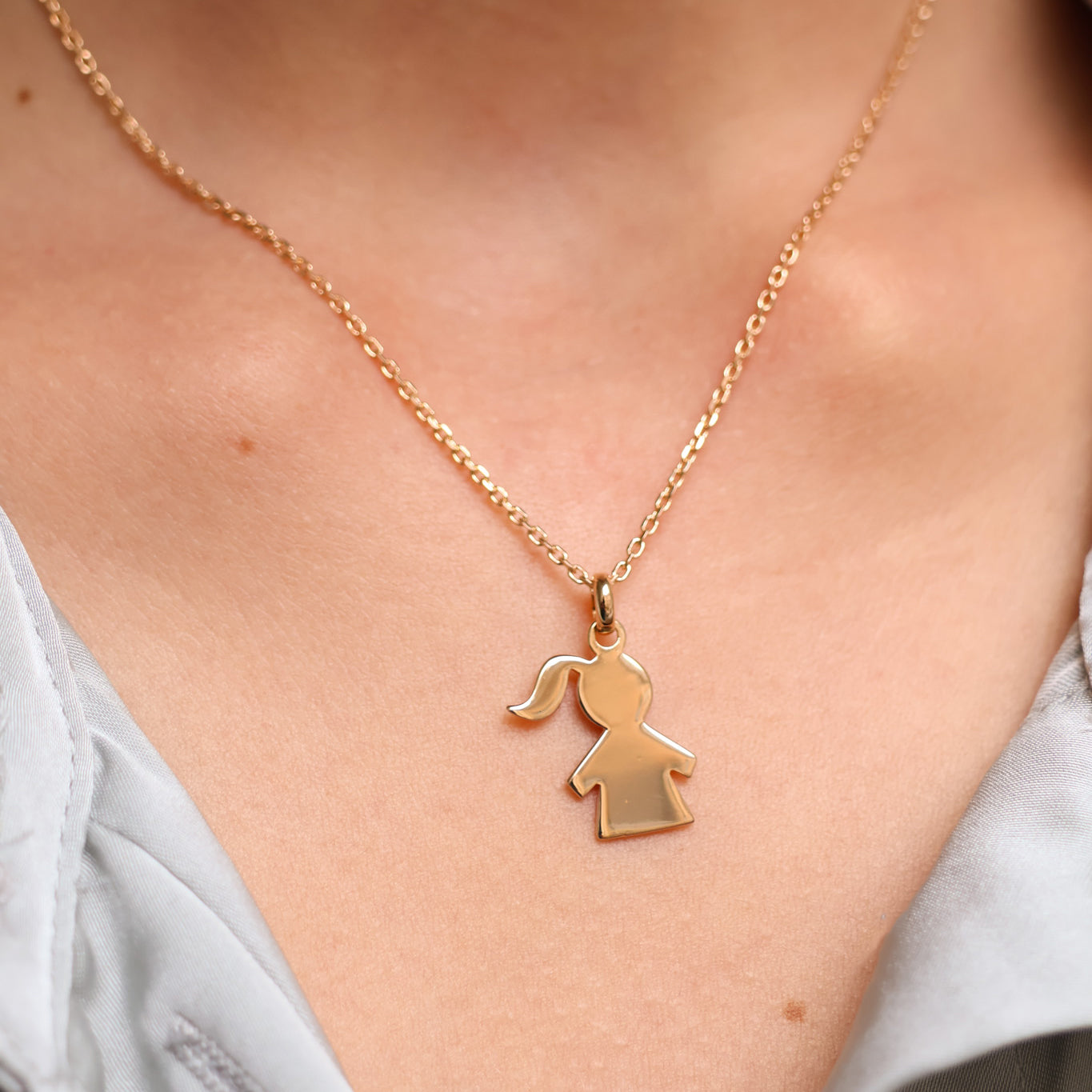 Pendentif silhouette Fille 17 mm plaqué or à graver