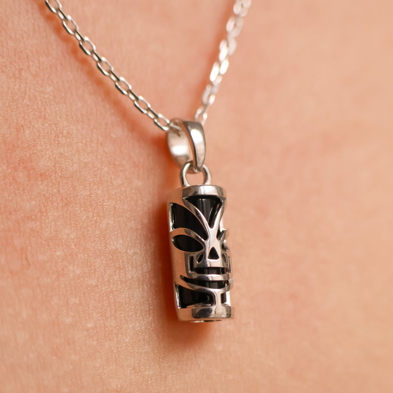 Polynesian Tiki pendant 5x10mm with silver onyx