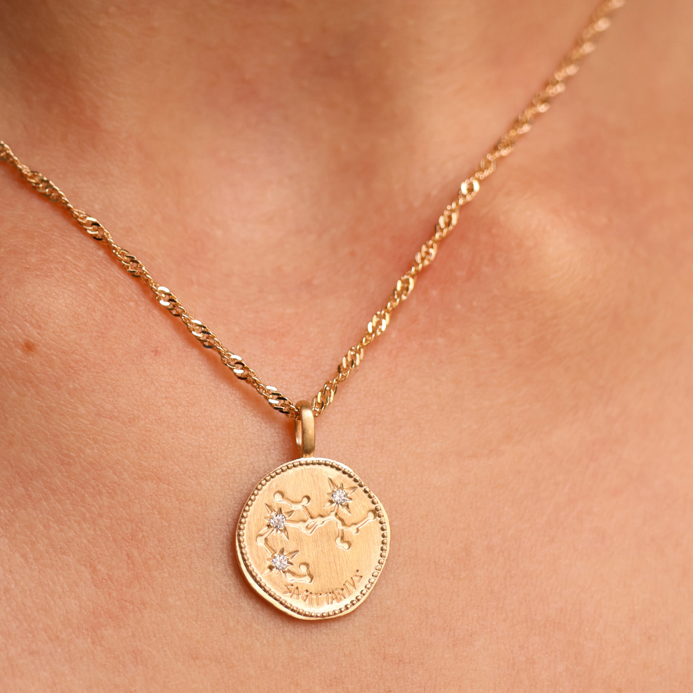 Pendentif Médaille constellation Sagittaire plaqué or