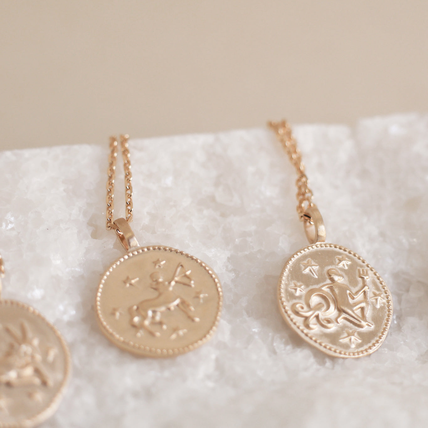 Aquarius astro medal pendant to engrave gold-plated