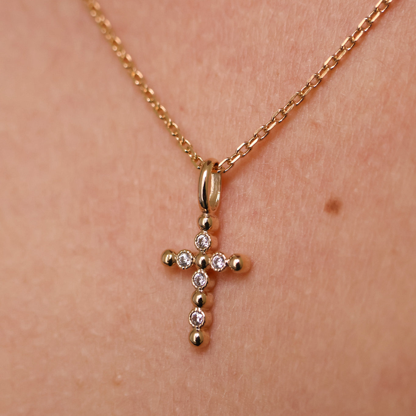 Gold-plated zirconium oxide cross pendant