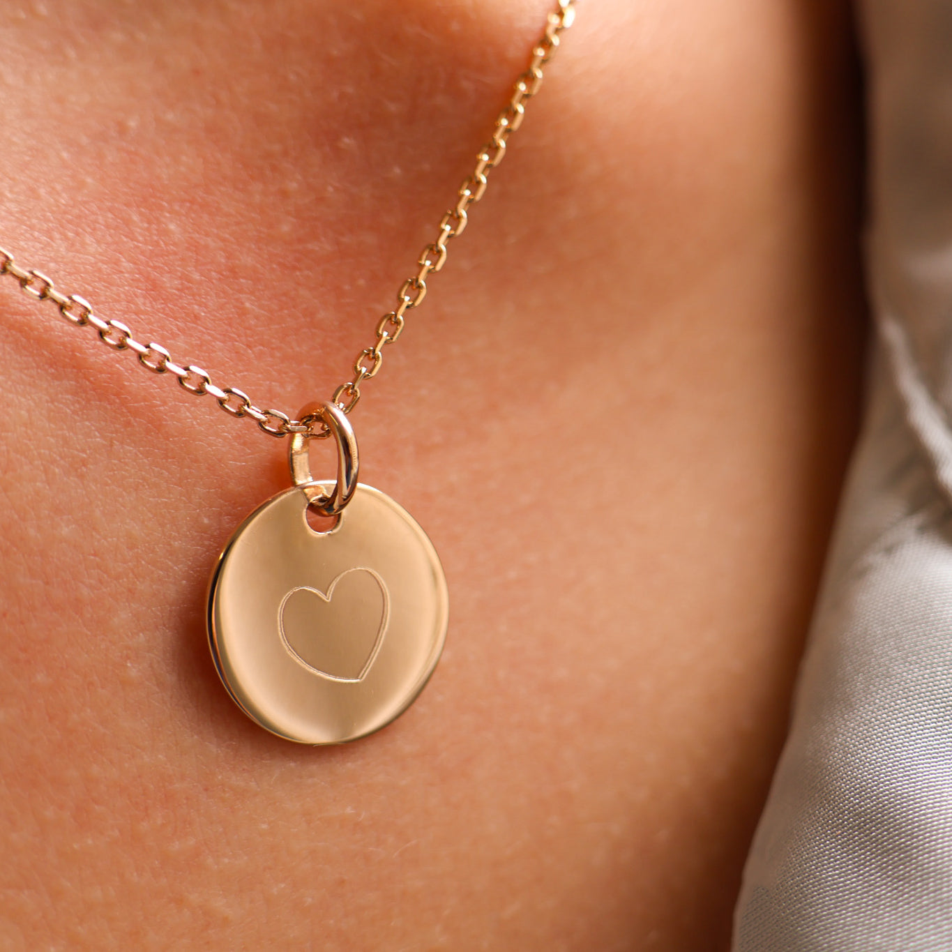 15mm gold plated medal pendant to engrave