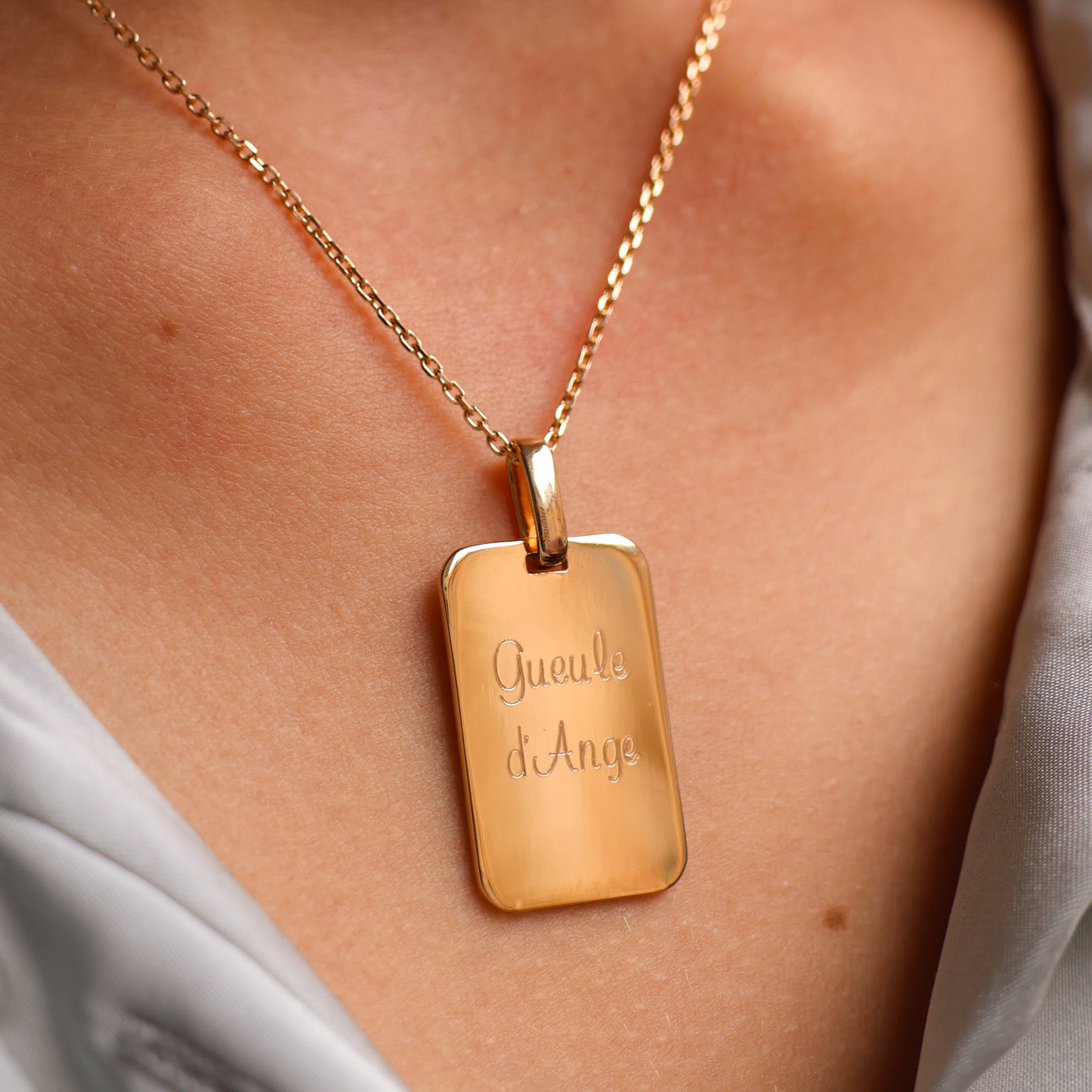 Gold-plated 25x16mm medal pendant to engrave
