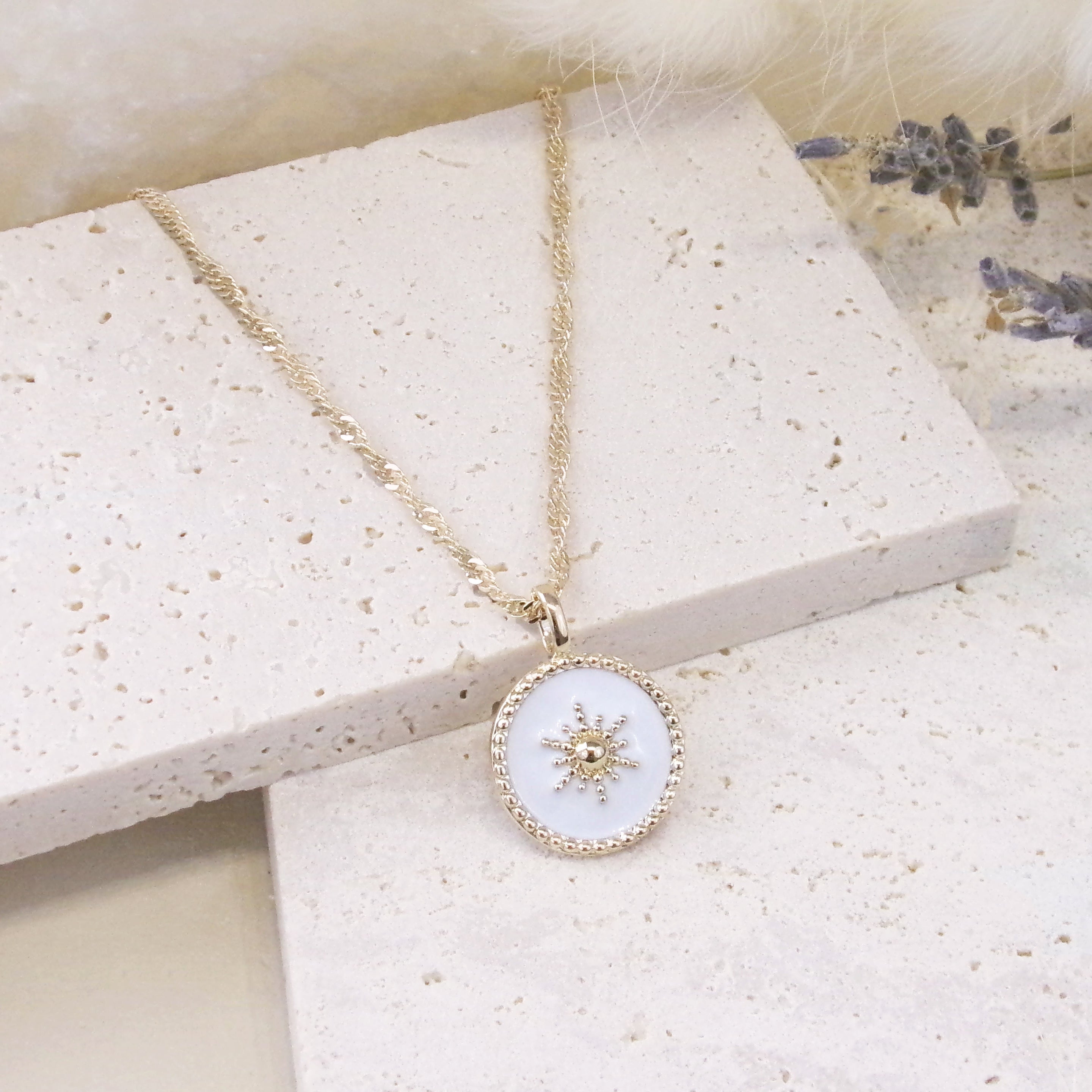 Akaora pendant white enamel with sun motif to engrave gold-plated