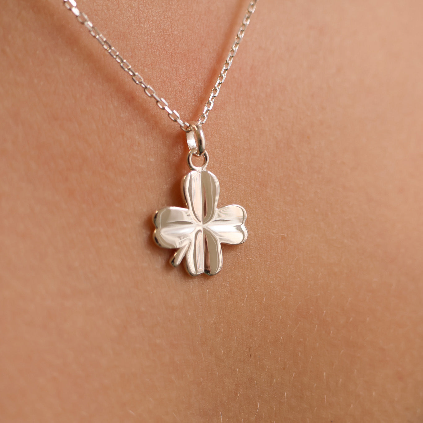 Silver Clover pendant to engrave