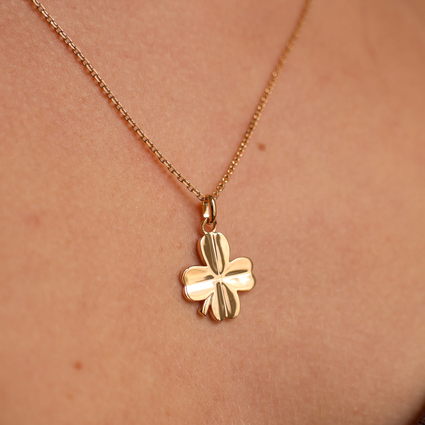 Lucky clover pendant to engrave gold-plated