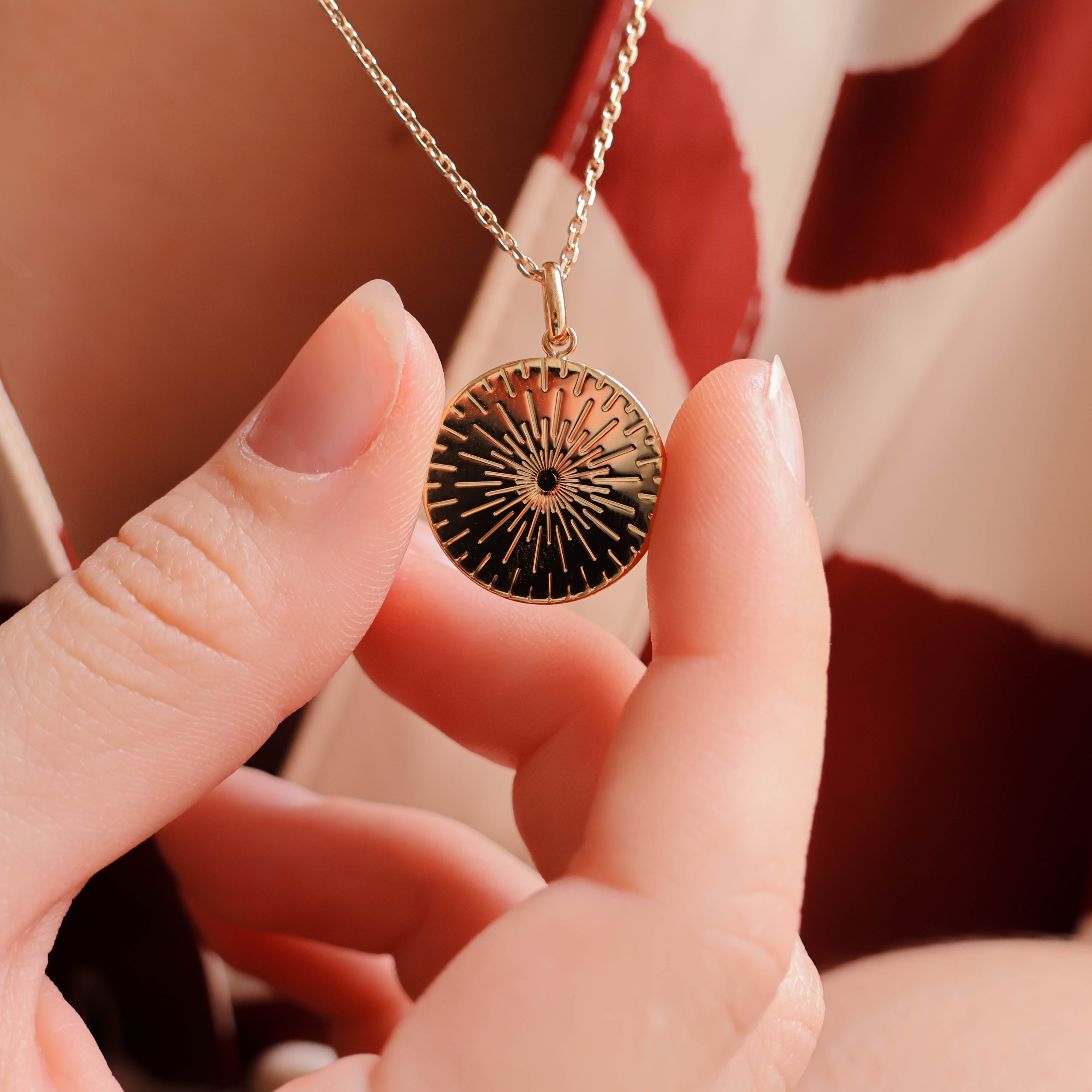 Gold-plated radiant medal pendant to engrave