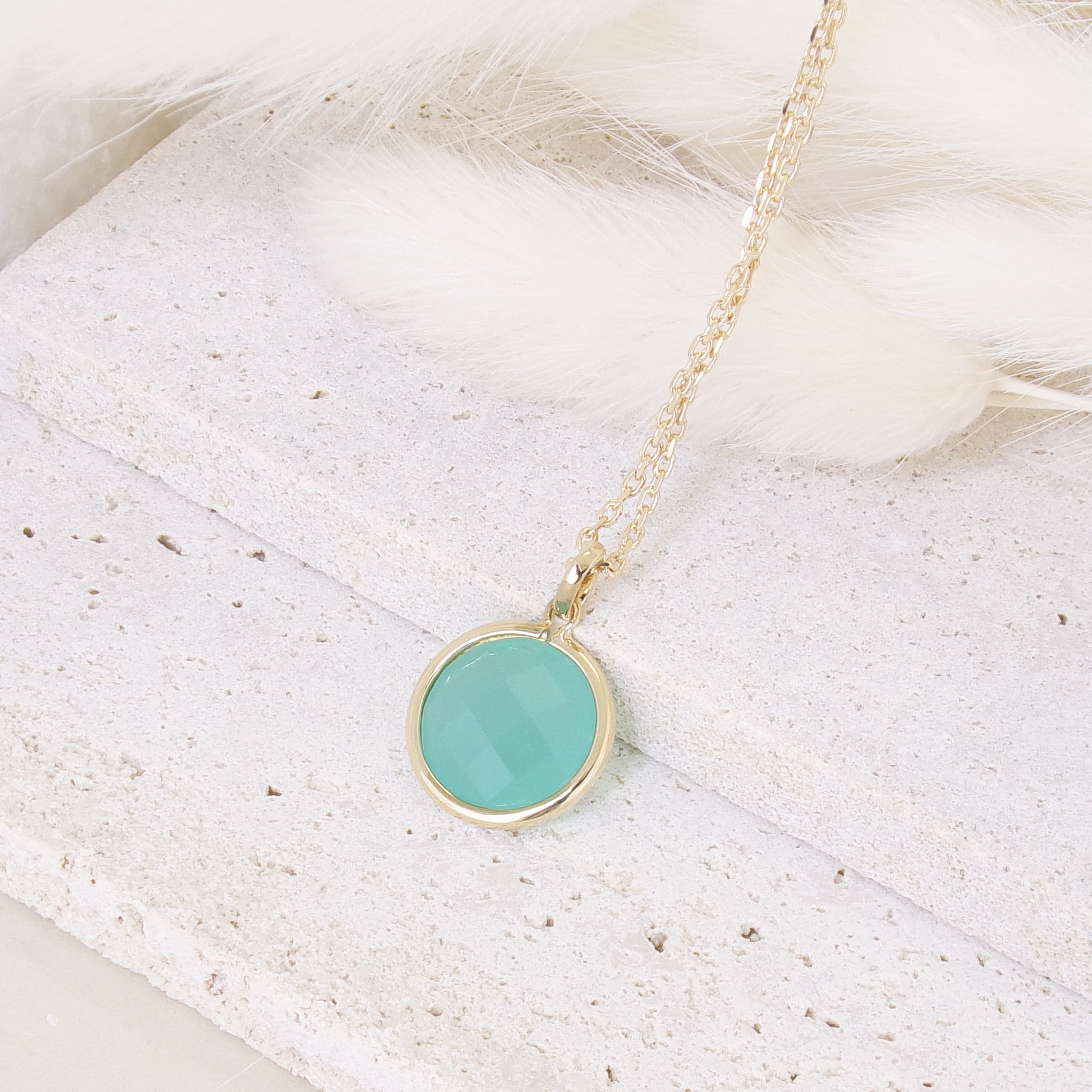 Azayaka pendant pastel green stone gold-plated