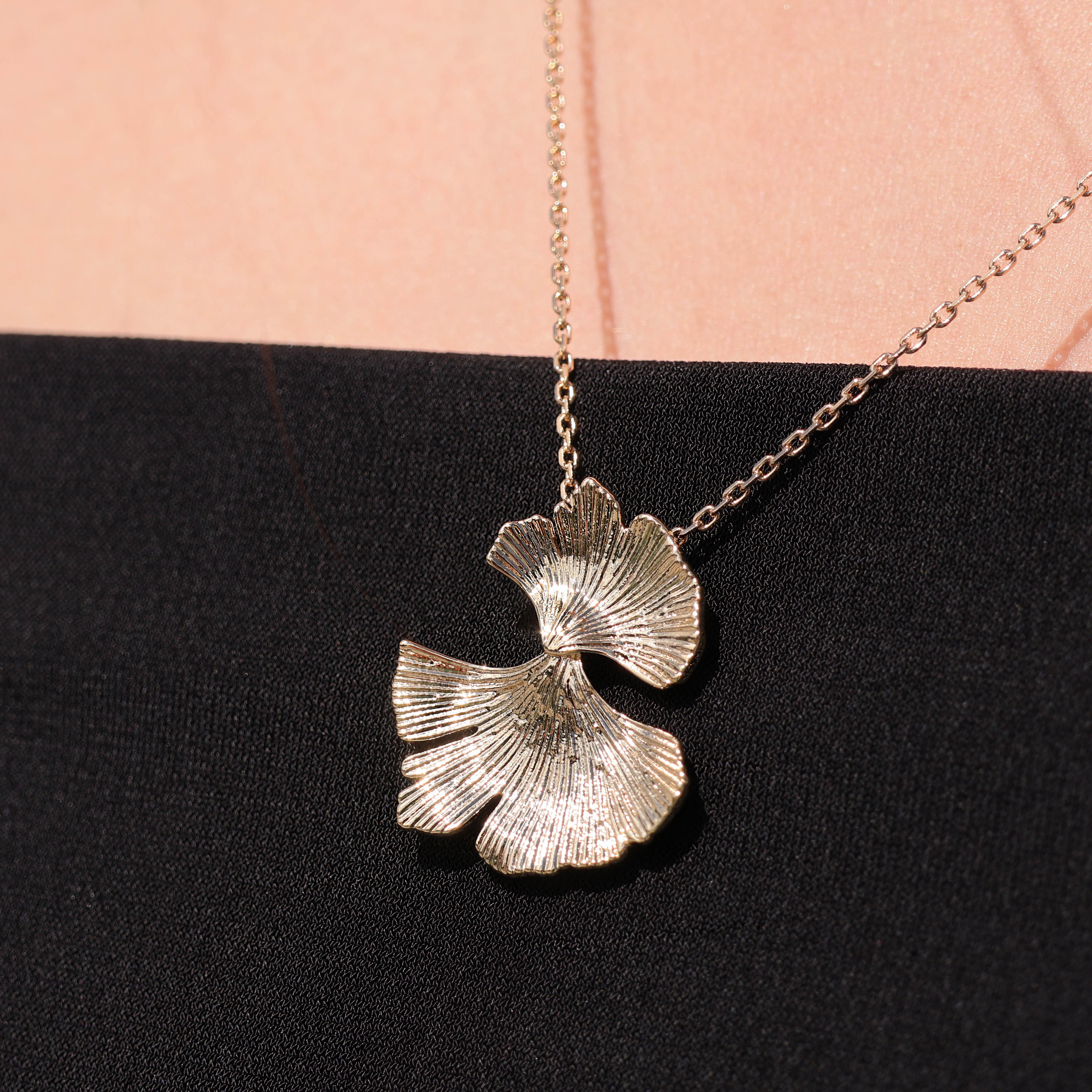 Gold-plated striated gingko leaf pendant