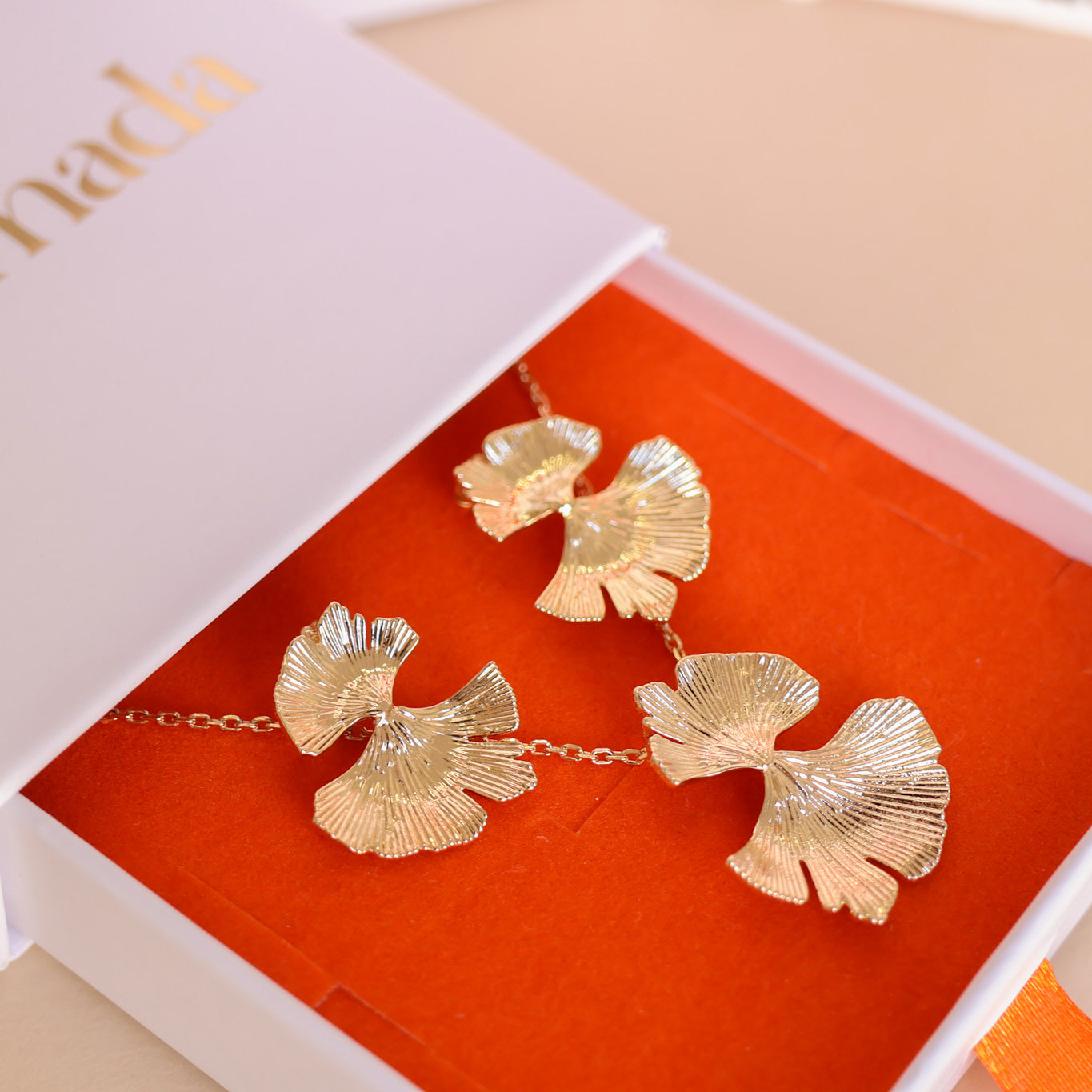 Gold-plated striated gingko leaf pendant