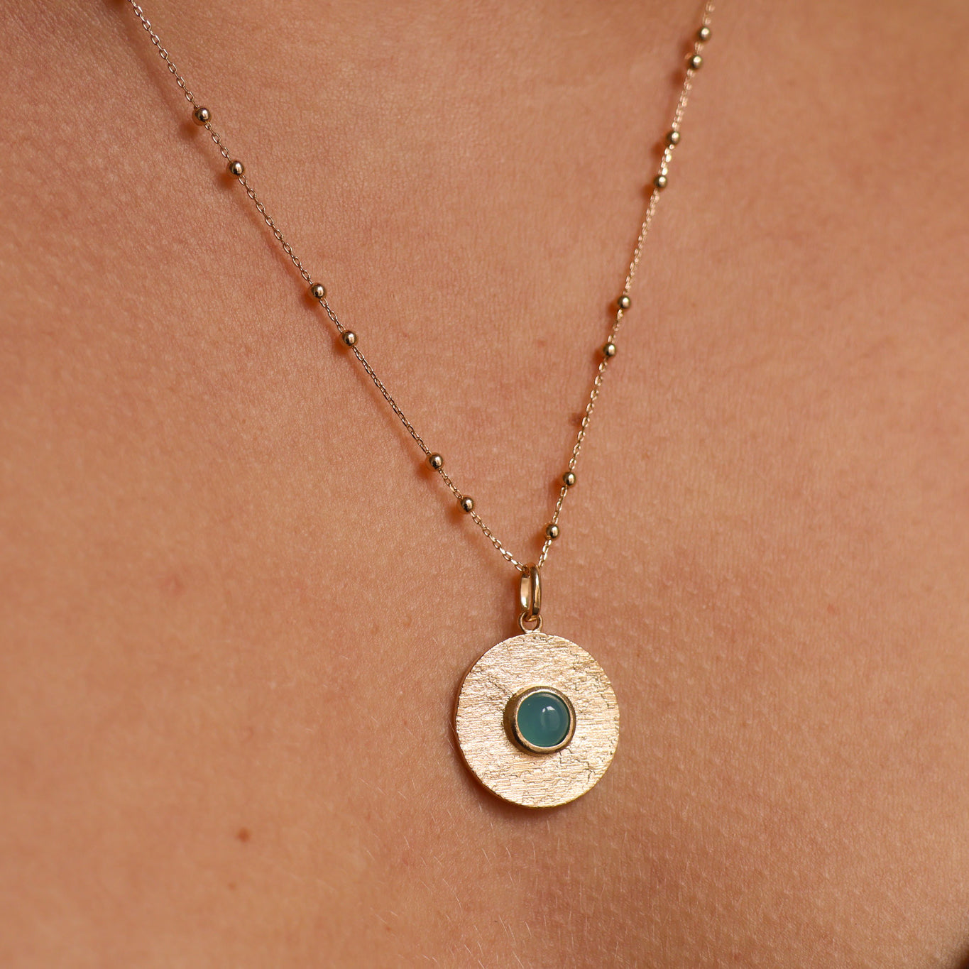 Round Layana pendant with satin finish, turquoise stone and gold plated