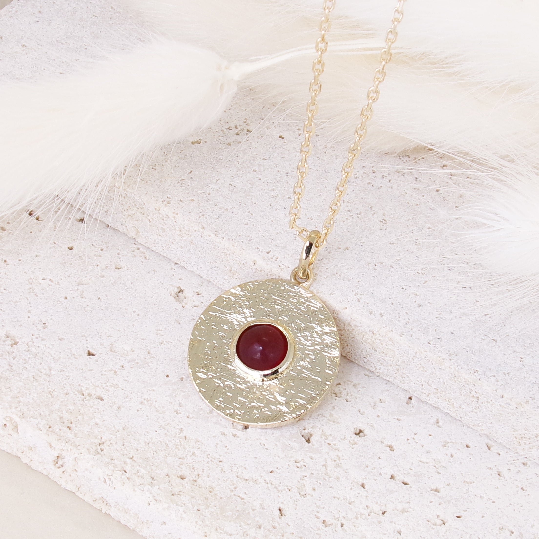 Round Layana pendant with satin finish, red stone and gold plated
