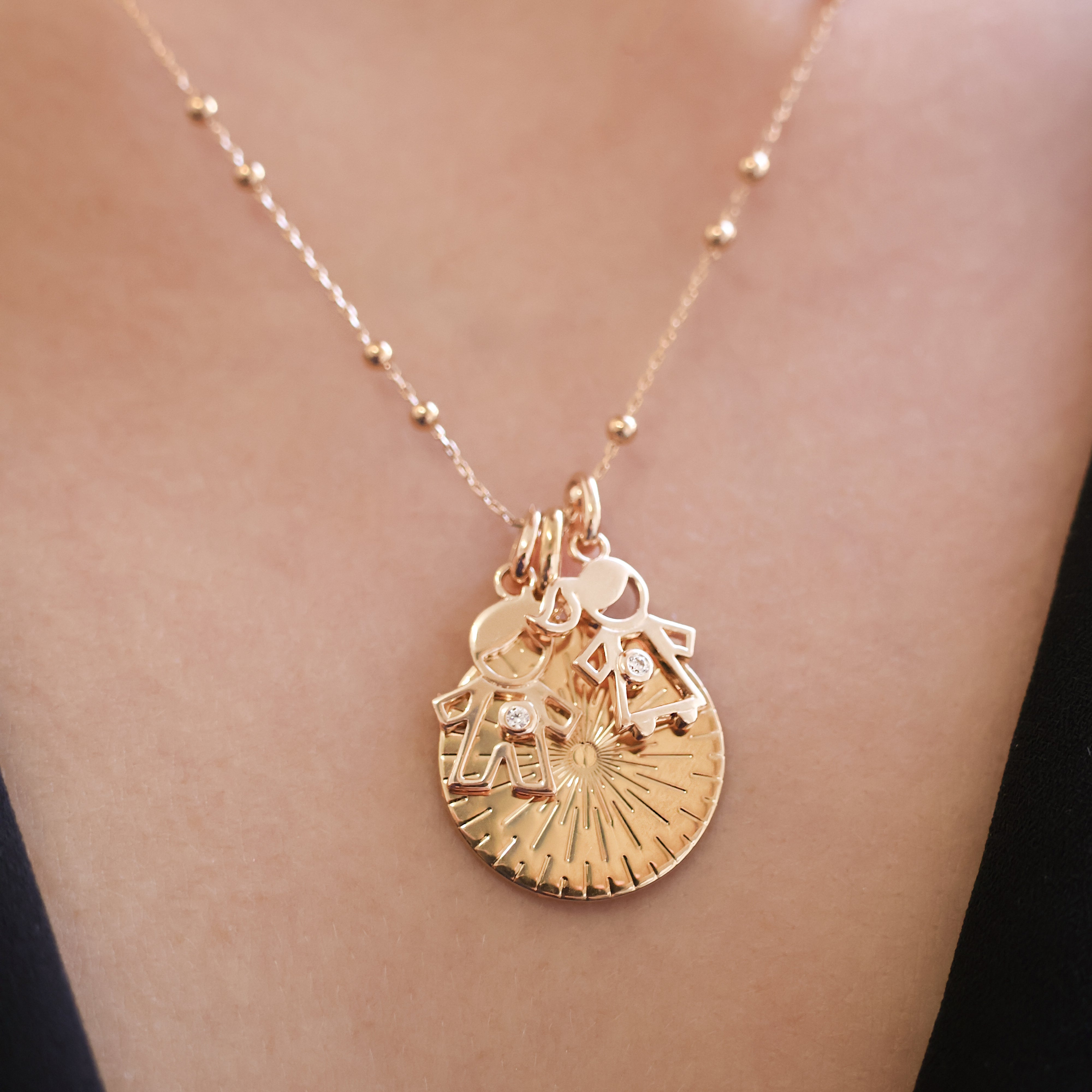 Pendentif silhouette fille garçon en plaqué or 18K, oxyde de zirconium, bijou raffiné Joyamada