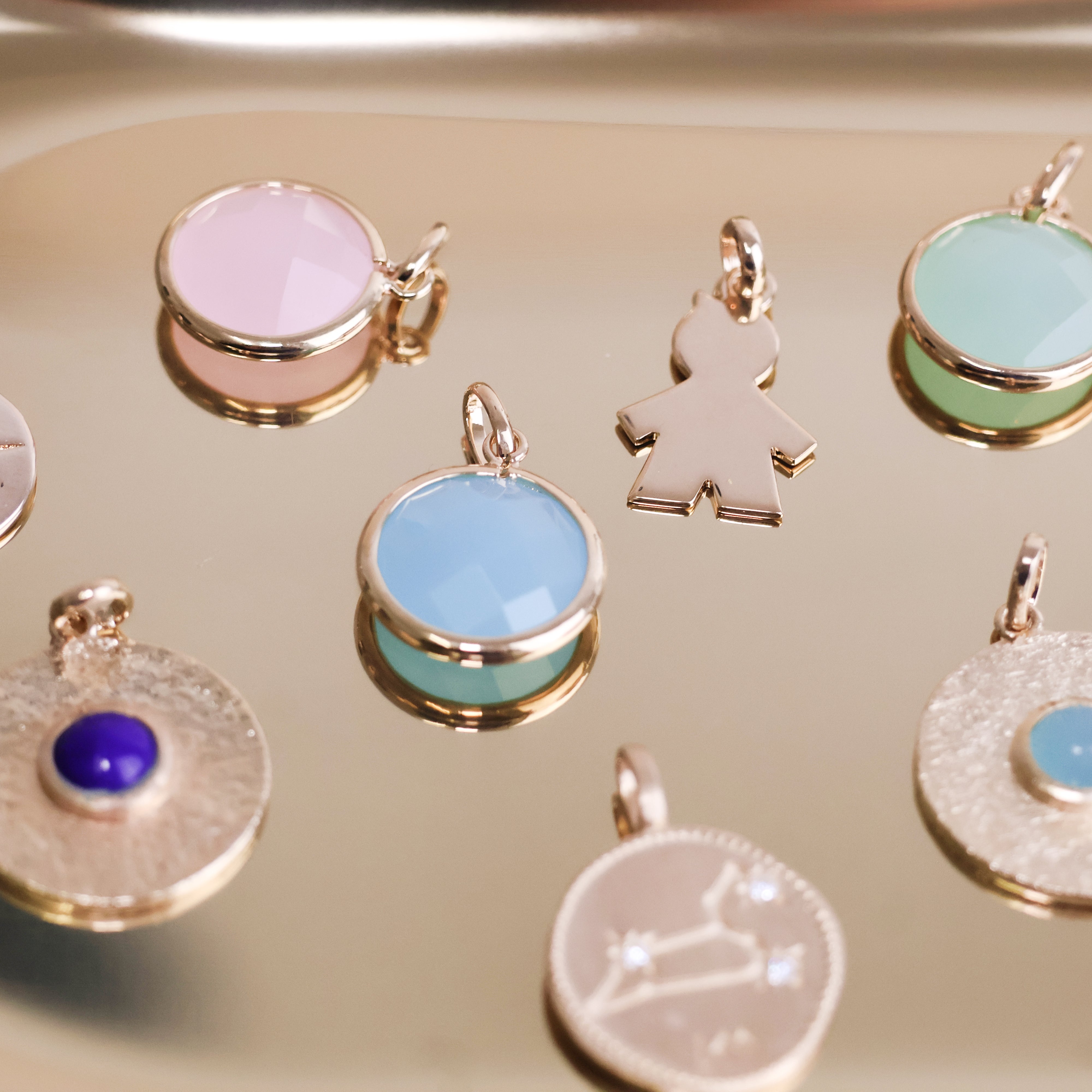 pendentifs plaqué or 18 carats base laiton plaqué 3 microns d'or poinçon garantissant durabilité et qualité avec ou sans pierre