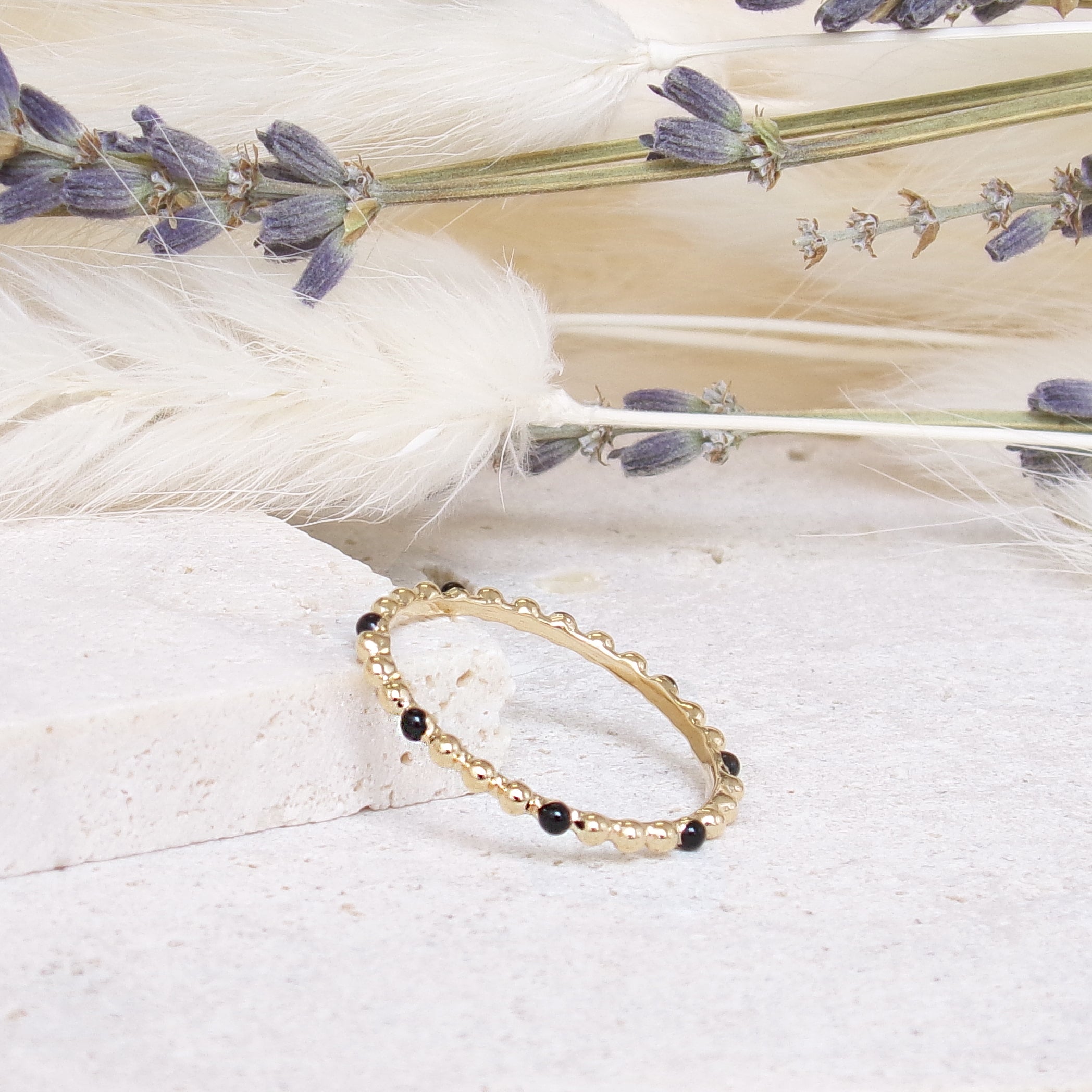 Dana beaded ring with black enamel gold-plated