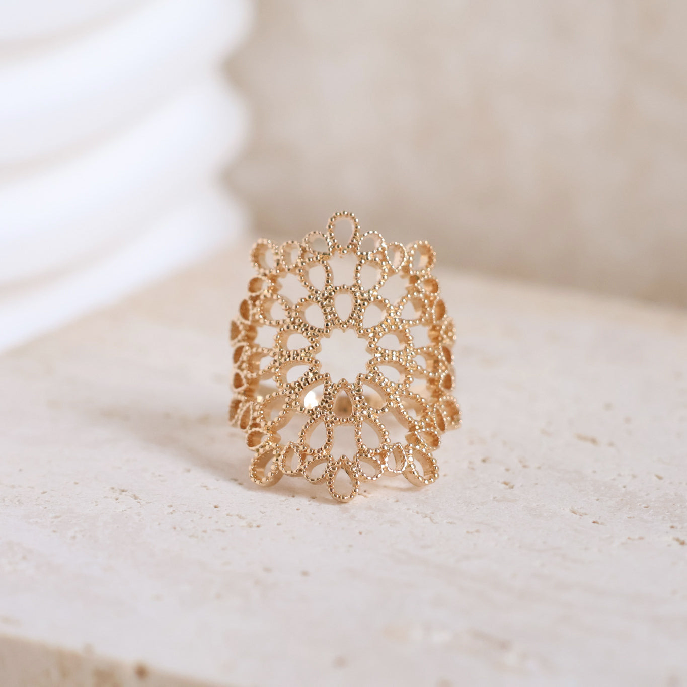Ivola arabesque ring gold plated