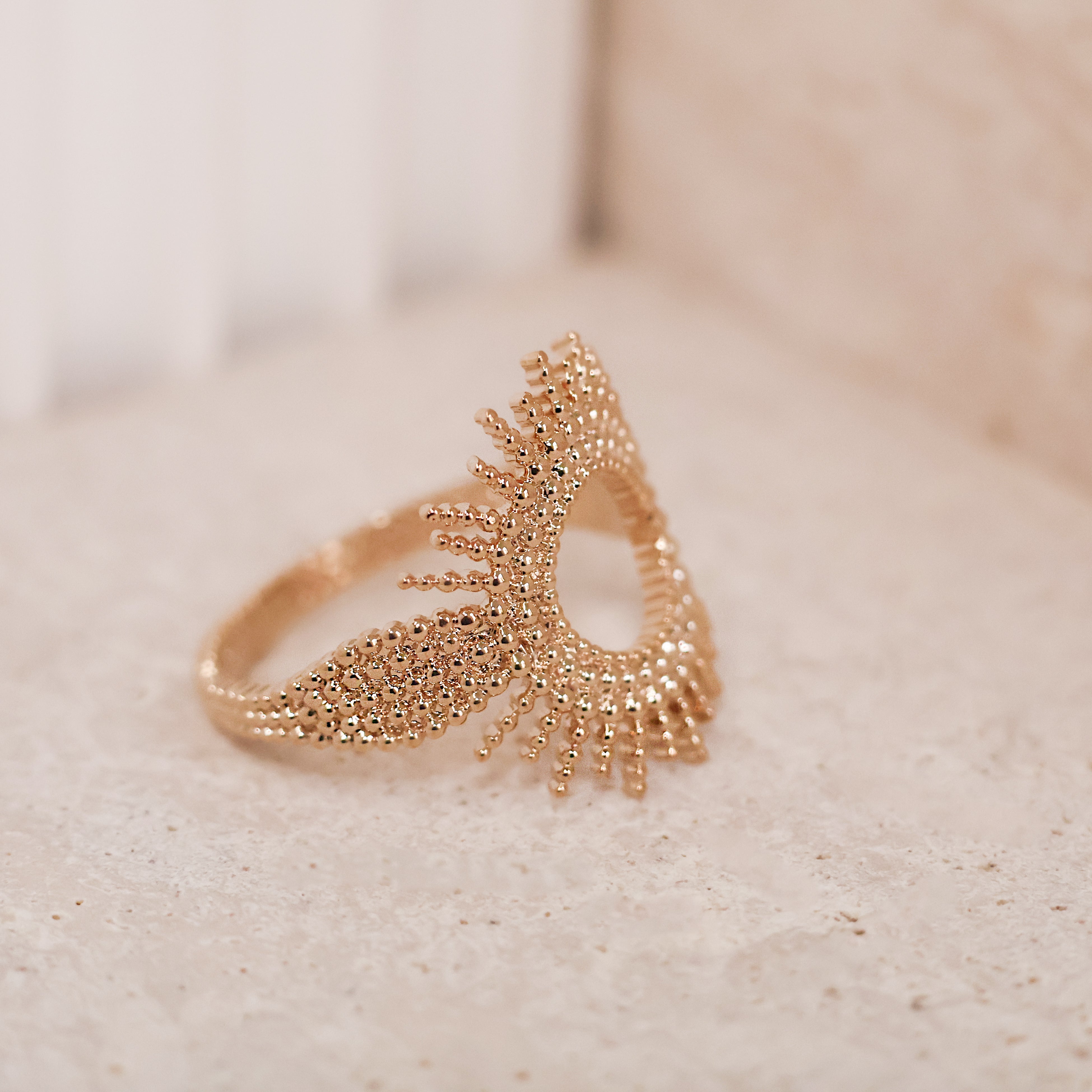 Bague Moanda en plaqué or 18K, design soleil, détails perlés, bijou élégant et lumineux Joyamada.