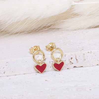 Boucles d'oreilles Clea cœur émail rouge plaqué or en plaqué or 18 carats, motif cœur, bijou délicat et féminin Joyamada.
