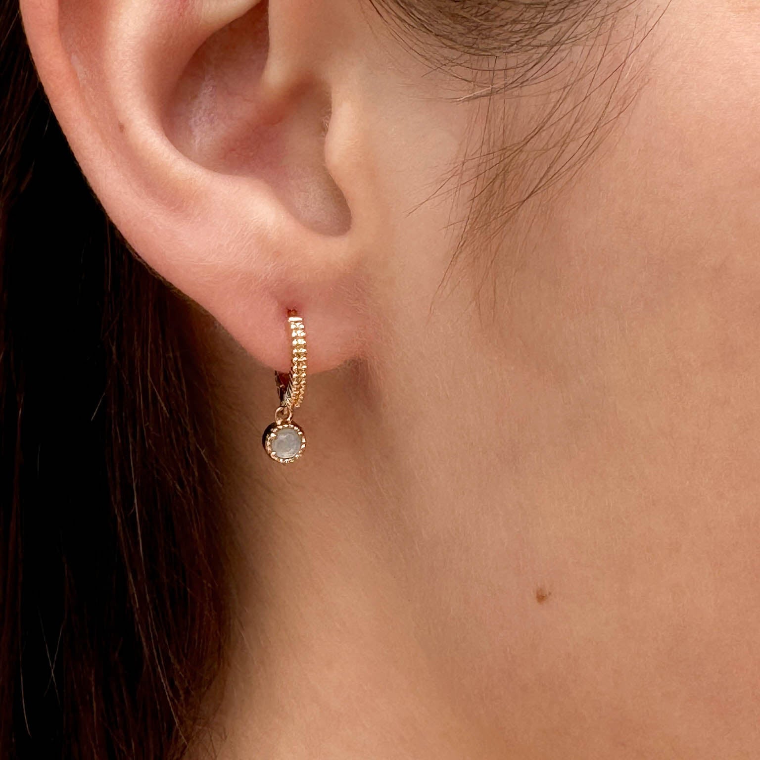Mira mini hoop earrings striated with blue agate gold-plated