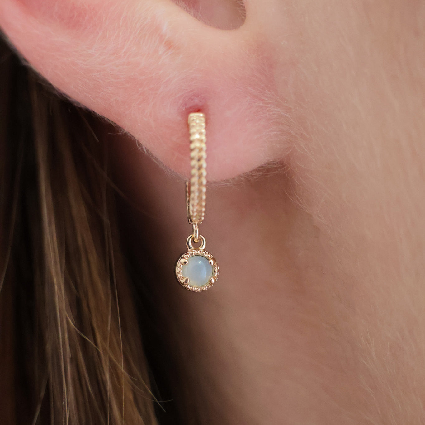 Mira mini hoop earrings striated with blue agate gold-plated