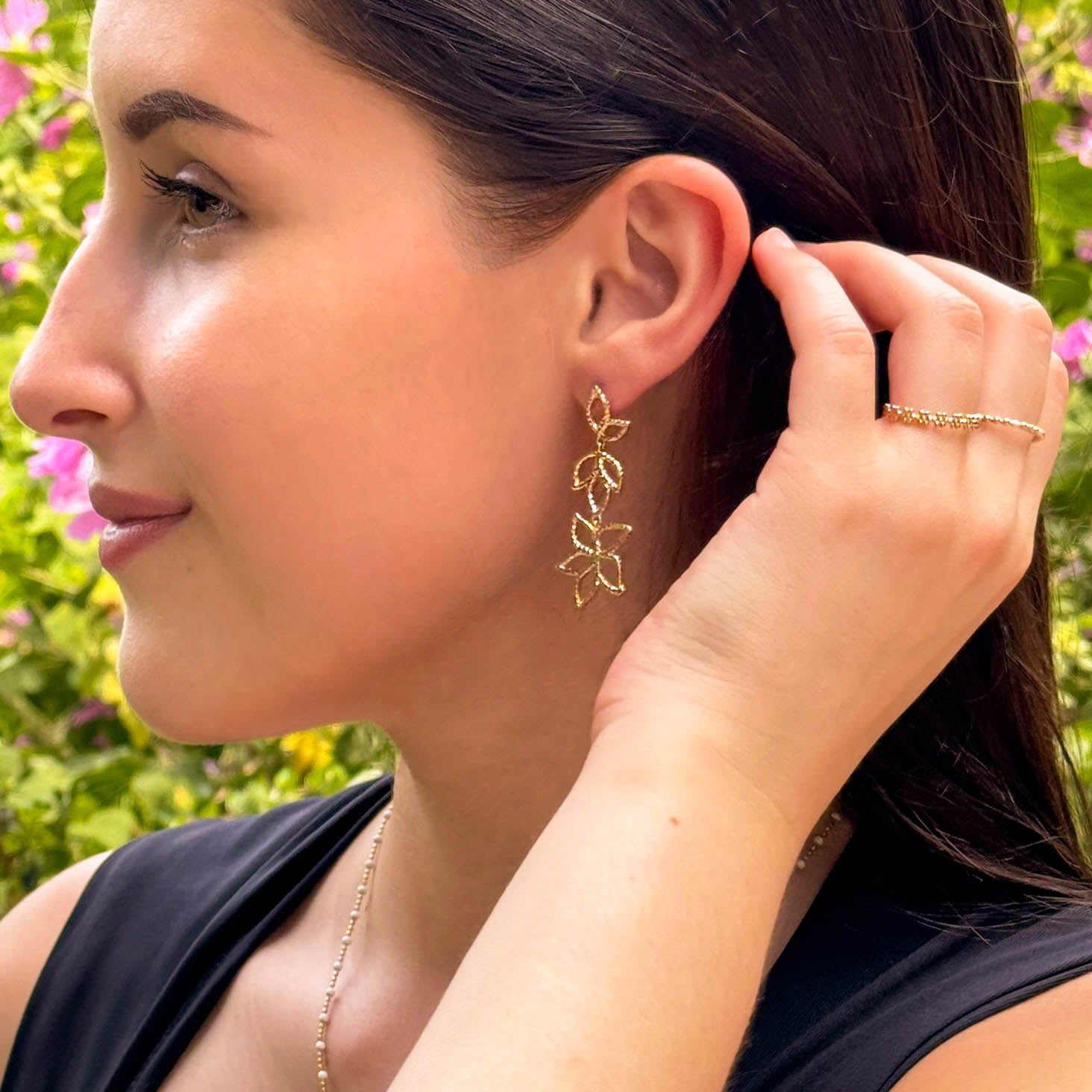 Gold-plated openwork flower trio dangling Vera earrings