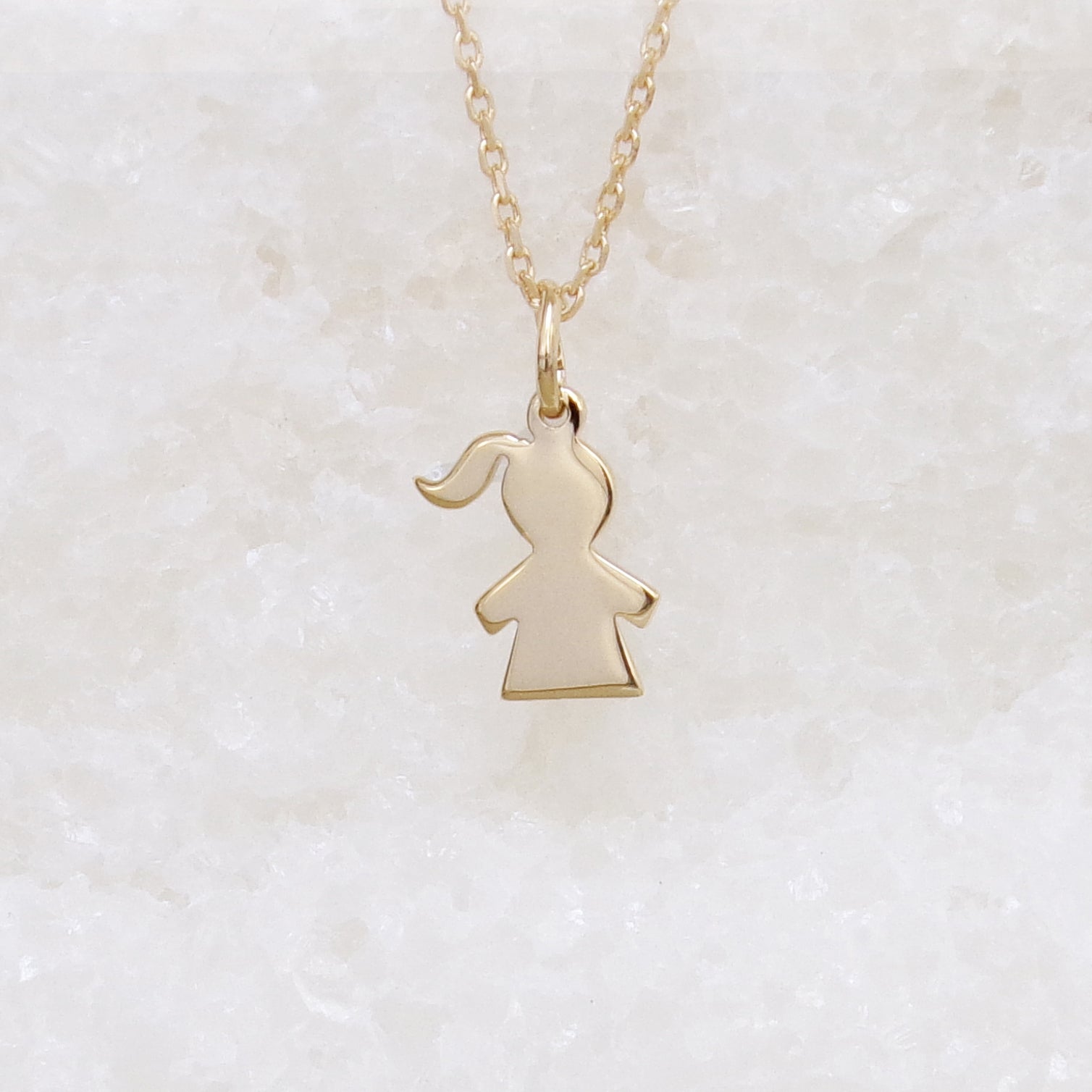 Breloque silhouette Fille 15mm plaqué or