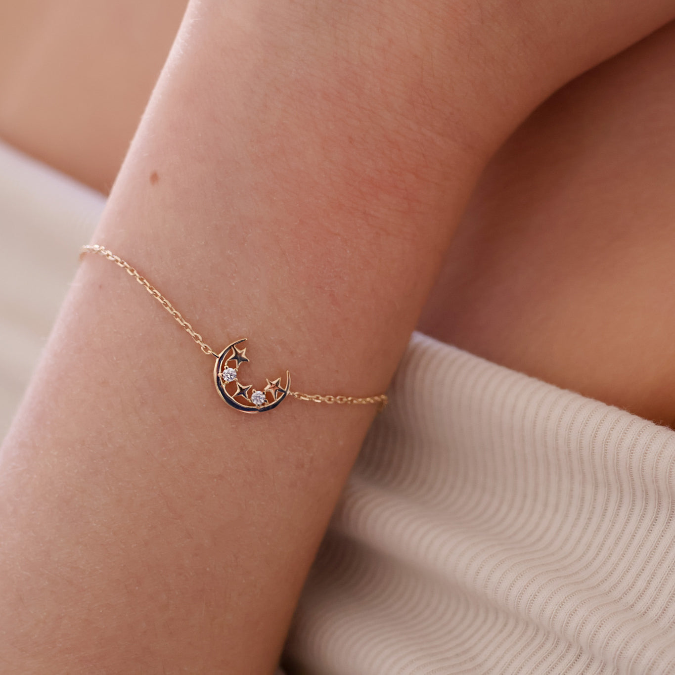 Isea chain bracelet 18cm sparkling moon gold-plated