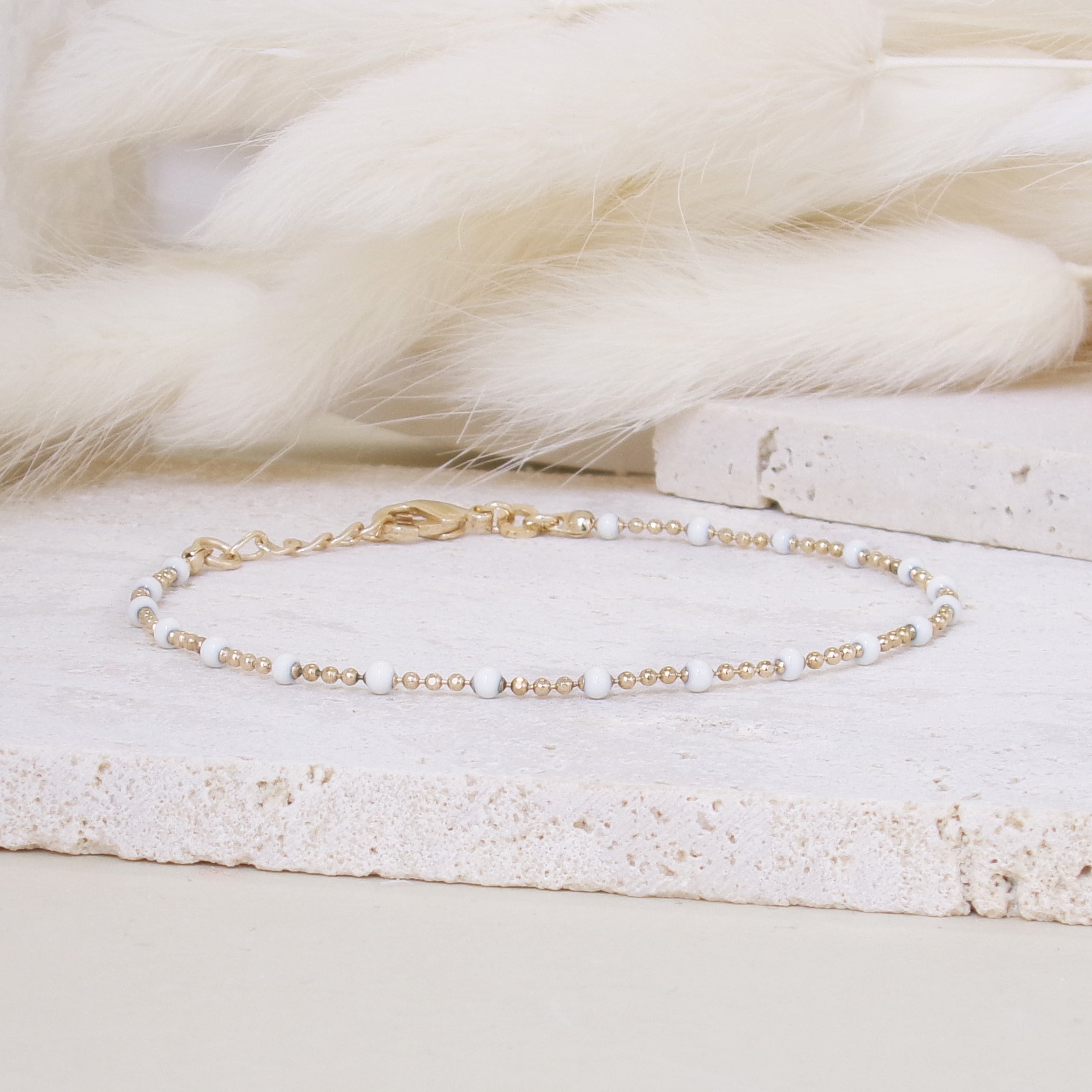 Almaria Bracelet 18cm white lacquered beads gold-plated