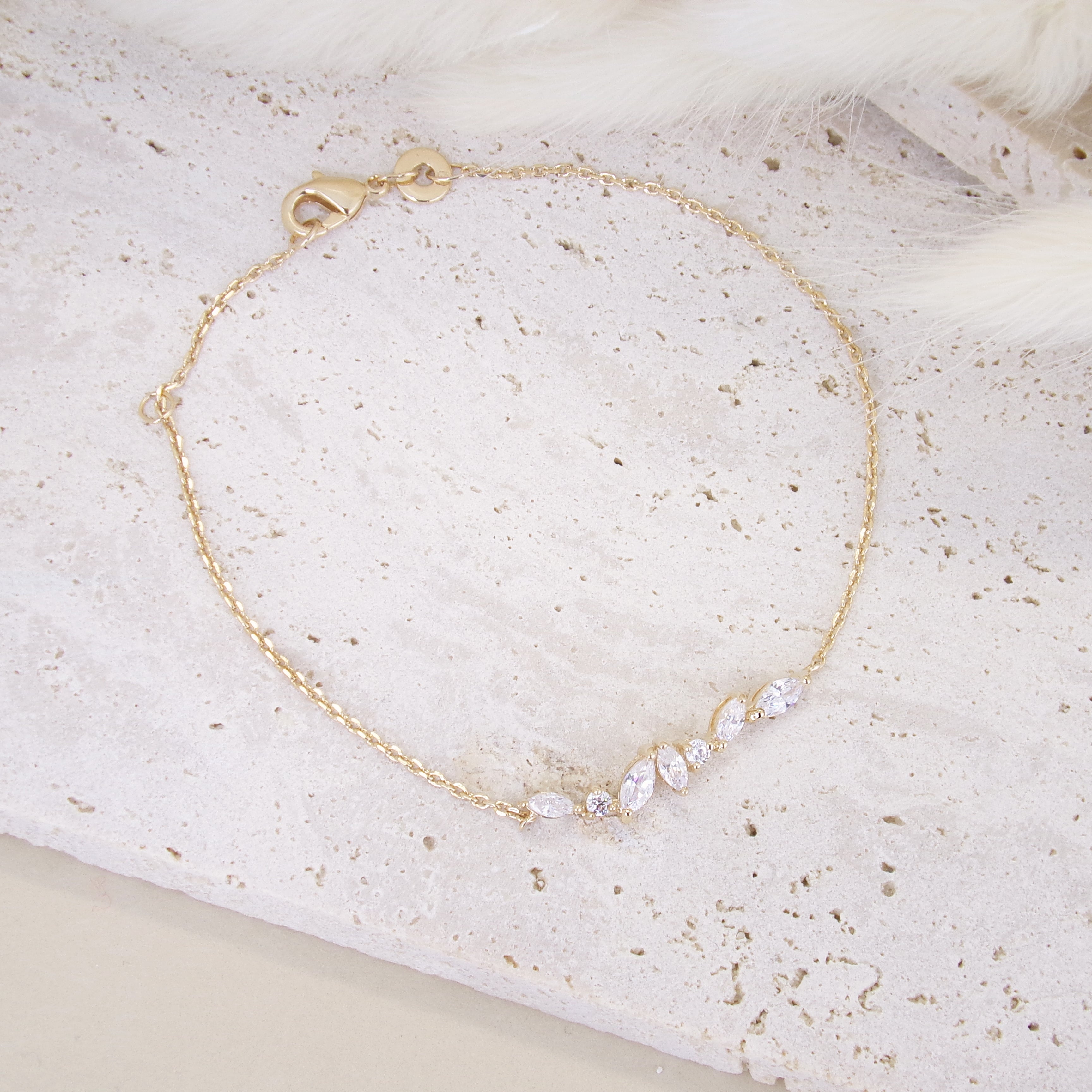 Luna bracelet 18cm with sparkling zircon petals gold-plated