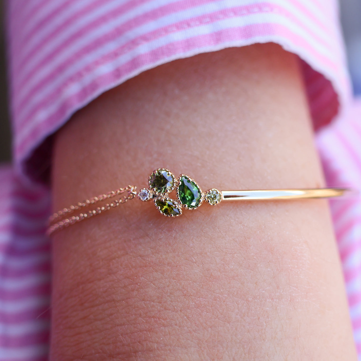 Anya half-bangle chain bracelet green zircons gold-plated