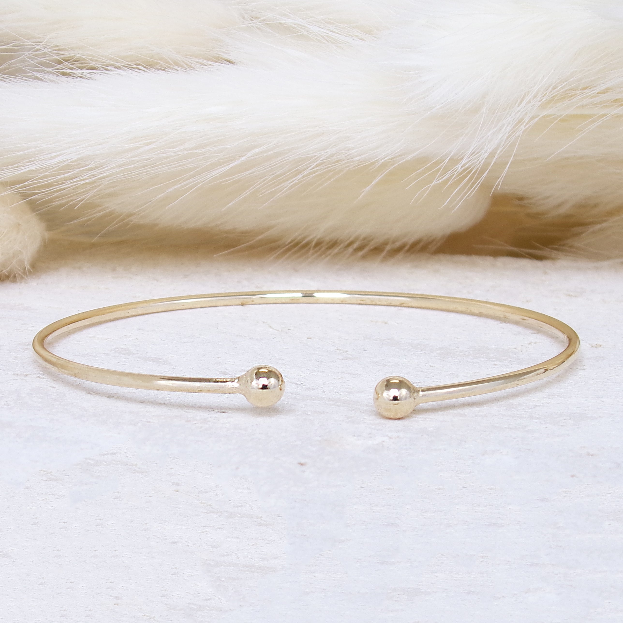 Ayumi open bangle beaded bracelet gold-plated