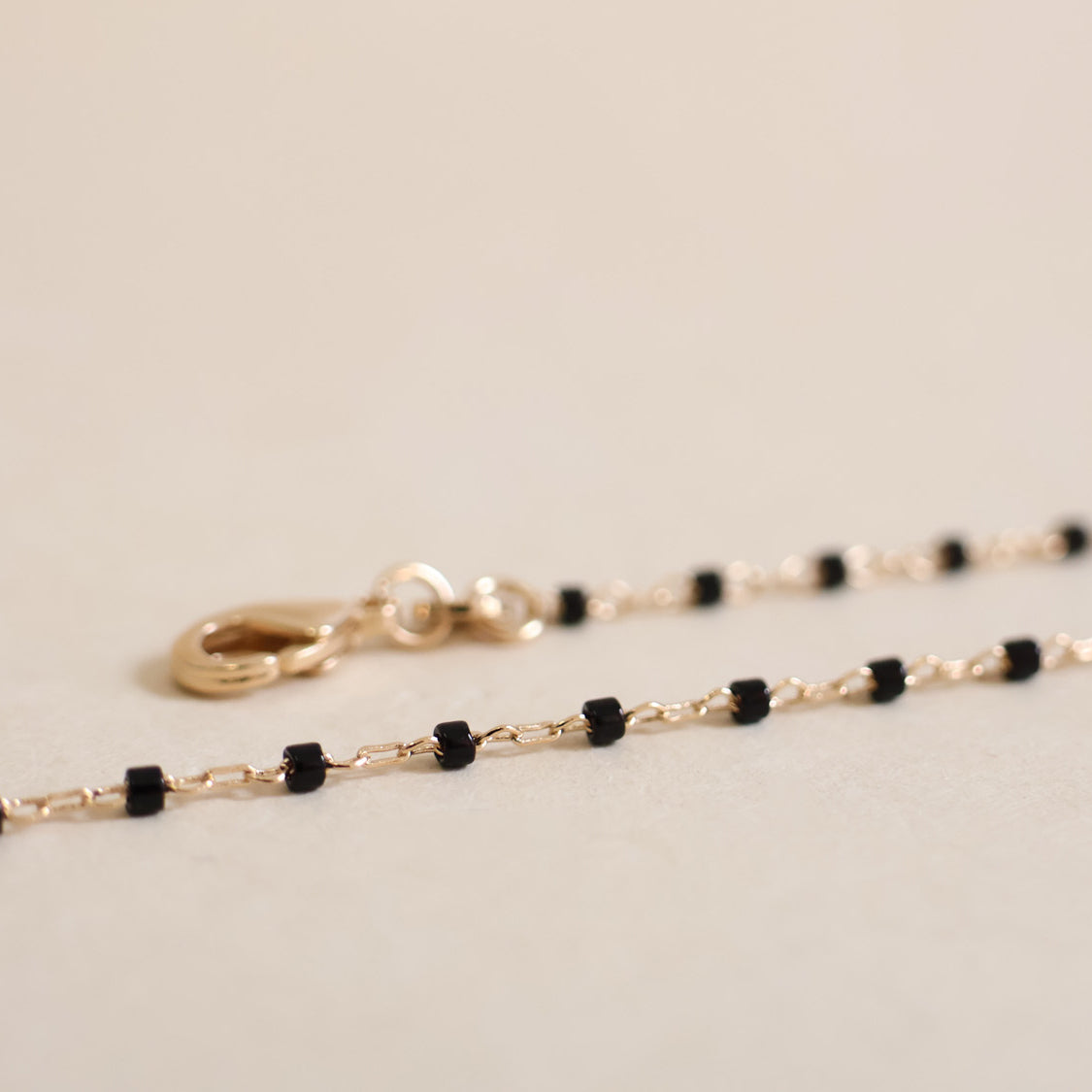Amaya chain black Miyuki beads gold-plated