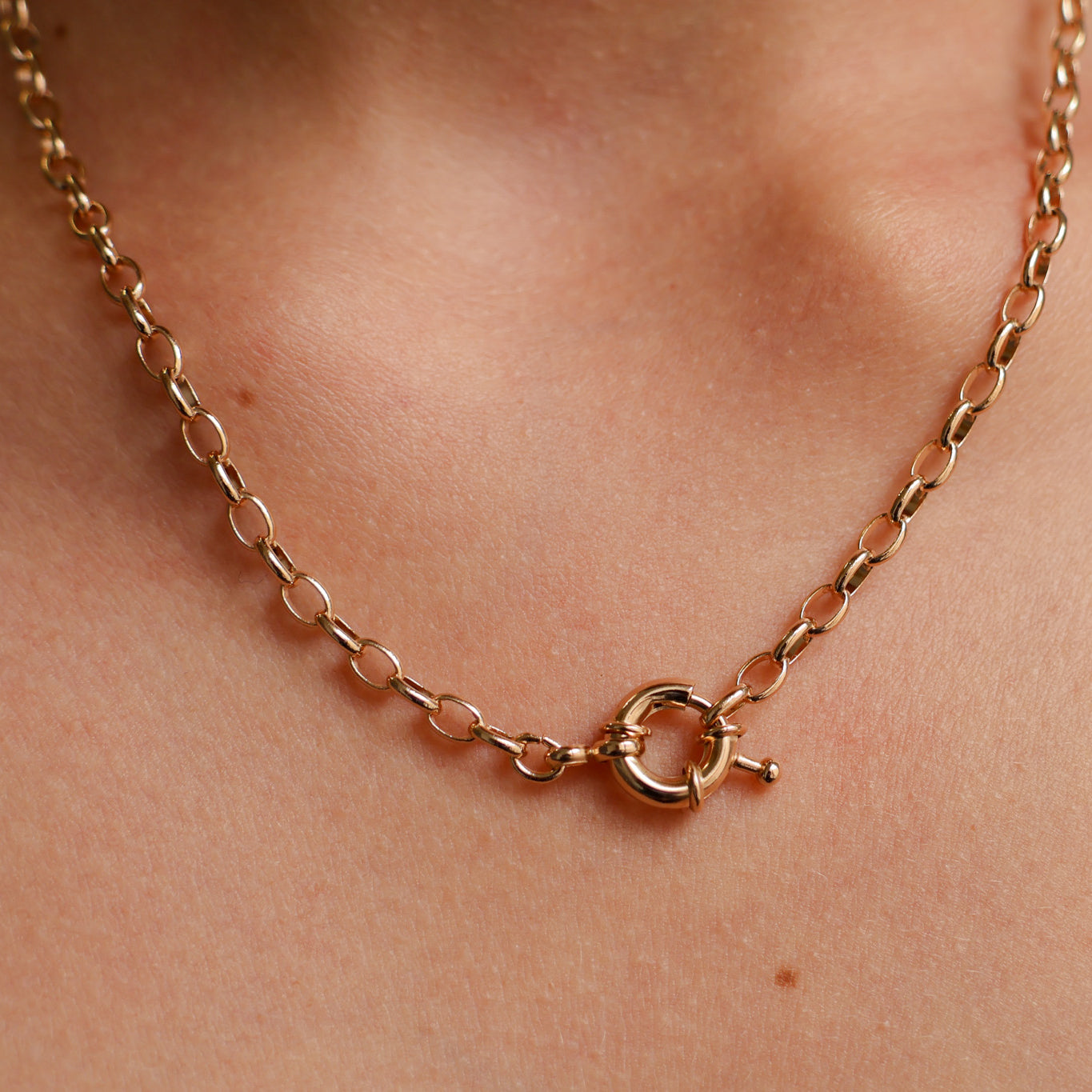 Yuna necklace wide mesh marine clasp gold plated