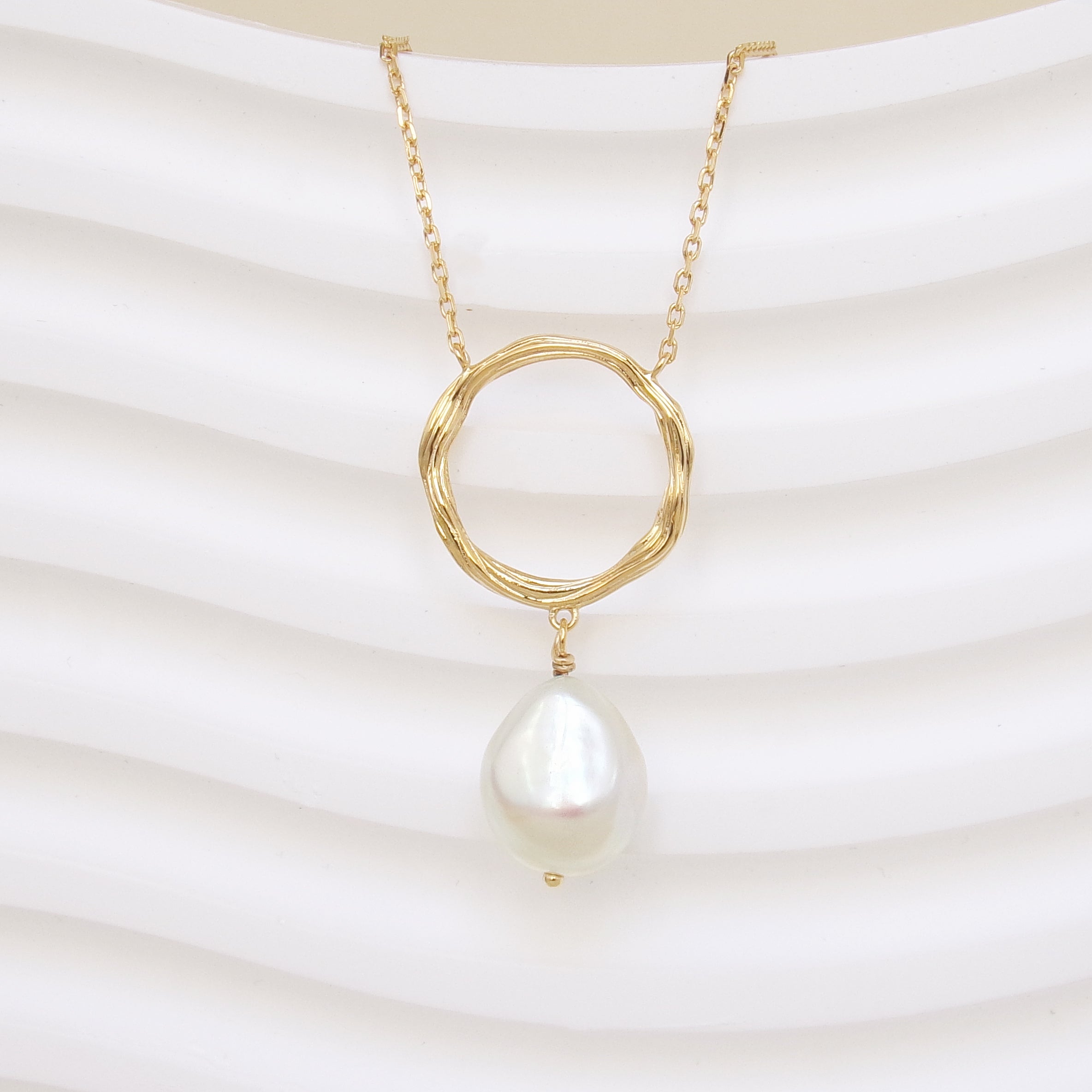 Gold-plated freshwater pearl Haya necklace