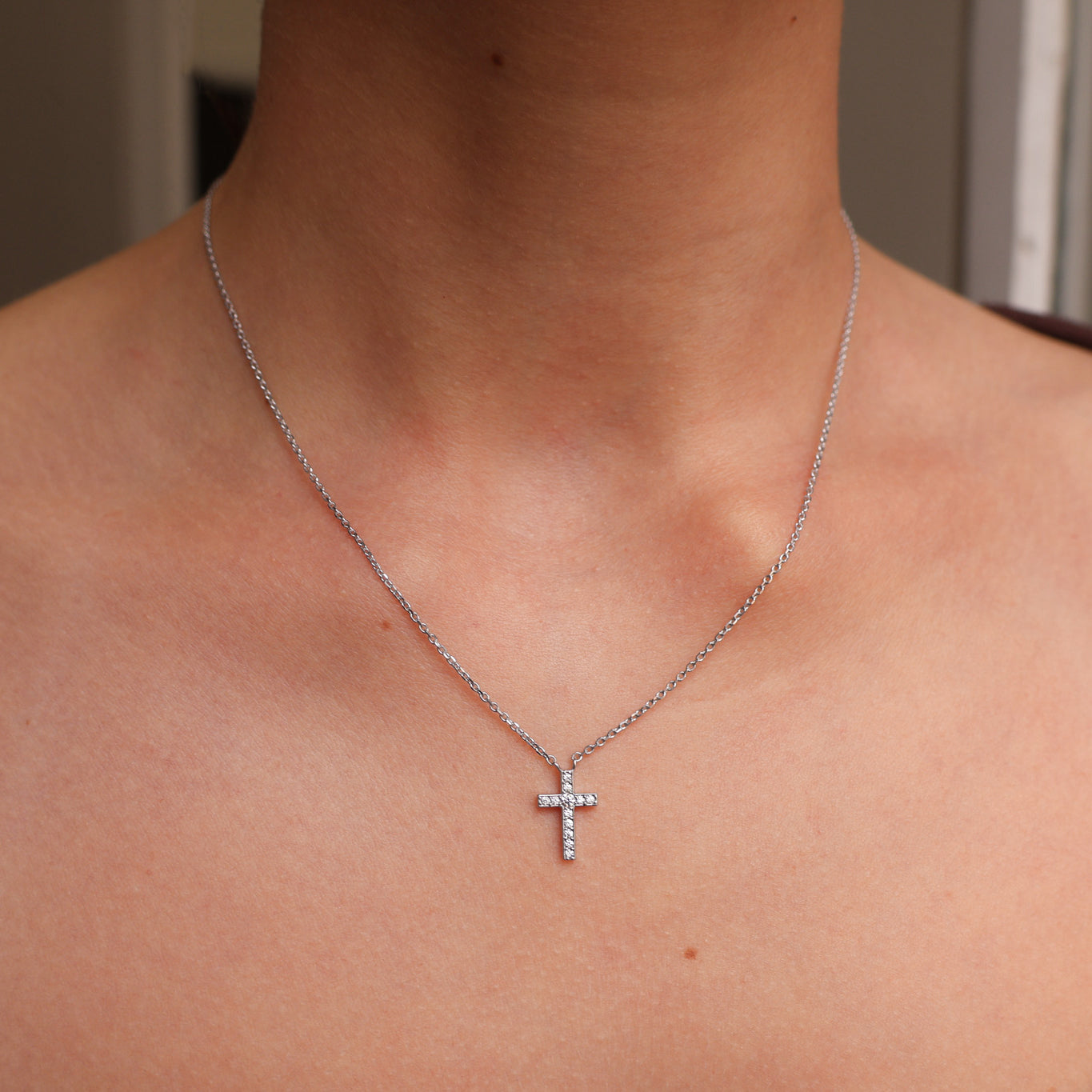 Silver zirconium oxide cross Leena necklace