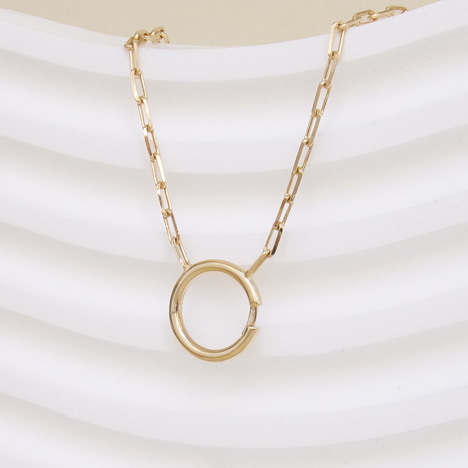 Gold plated round clasp pendant Ezia necklace