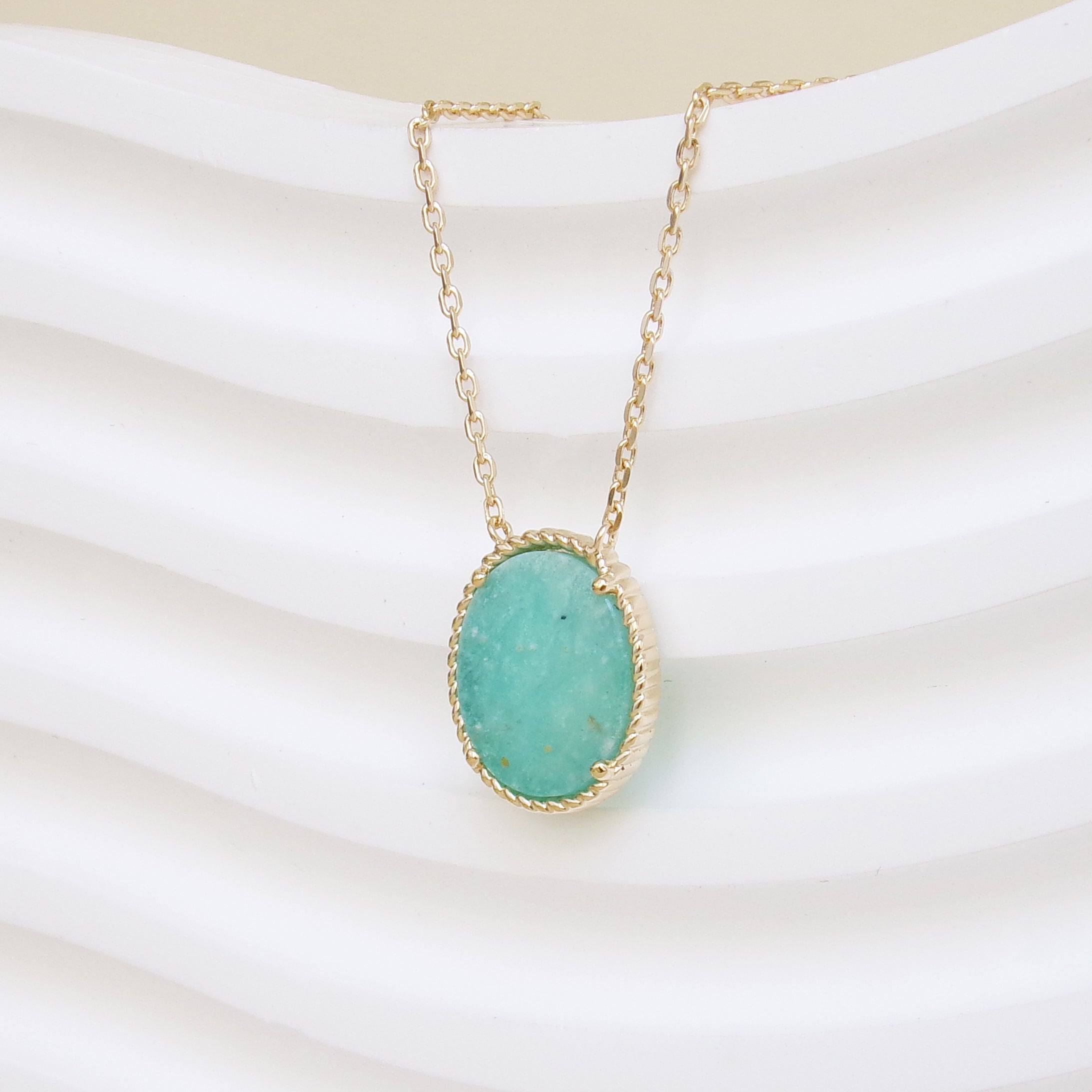 Cable link Suri necklace and gold-plated amazonite oval beaded pendant