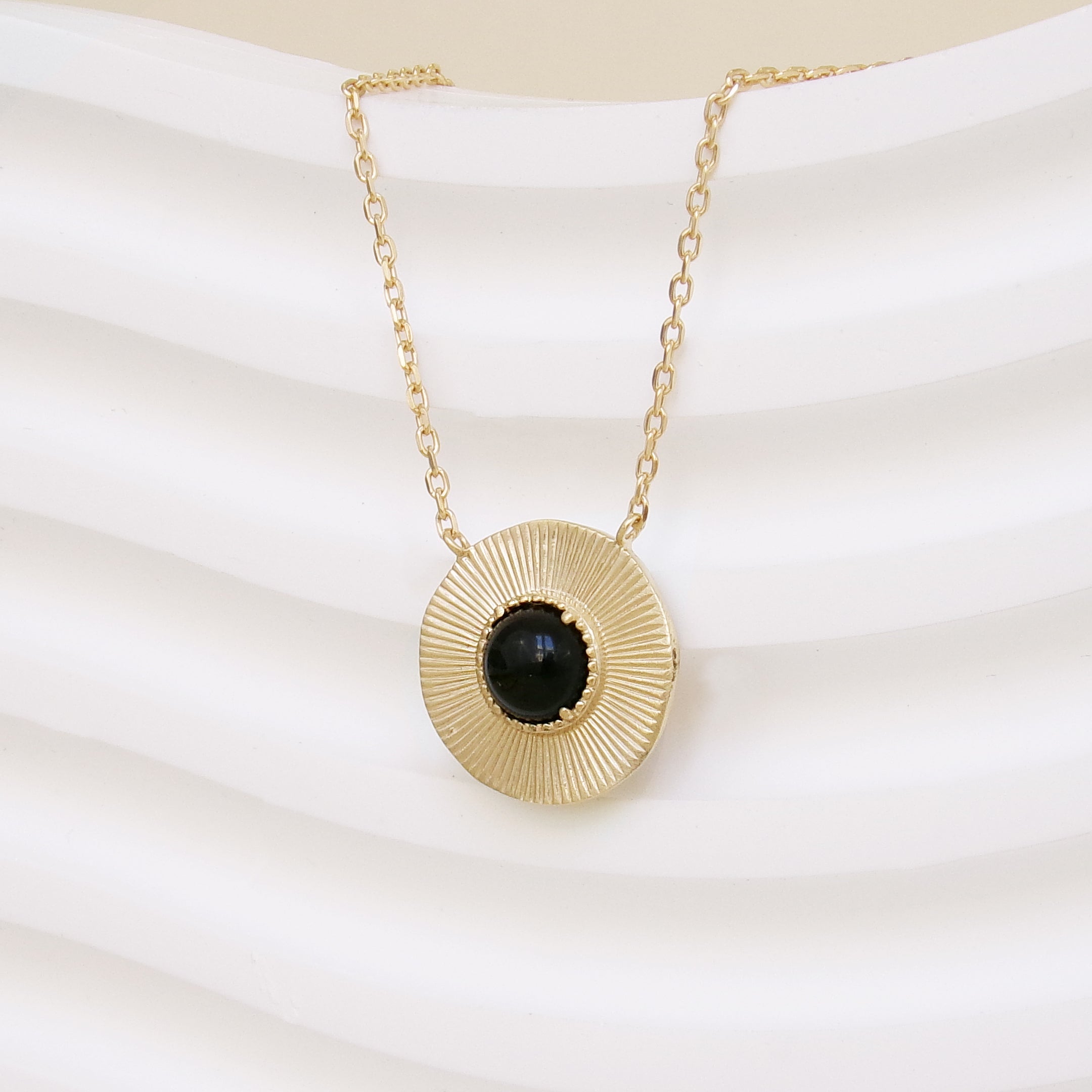 Round gold-plated black agate striated finish Luz necklace