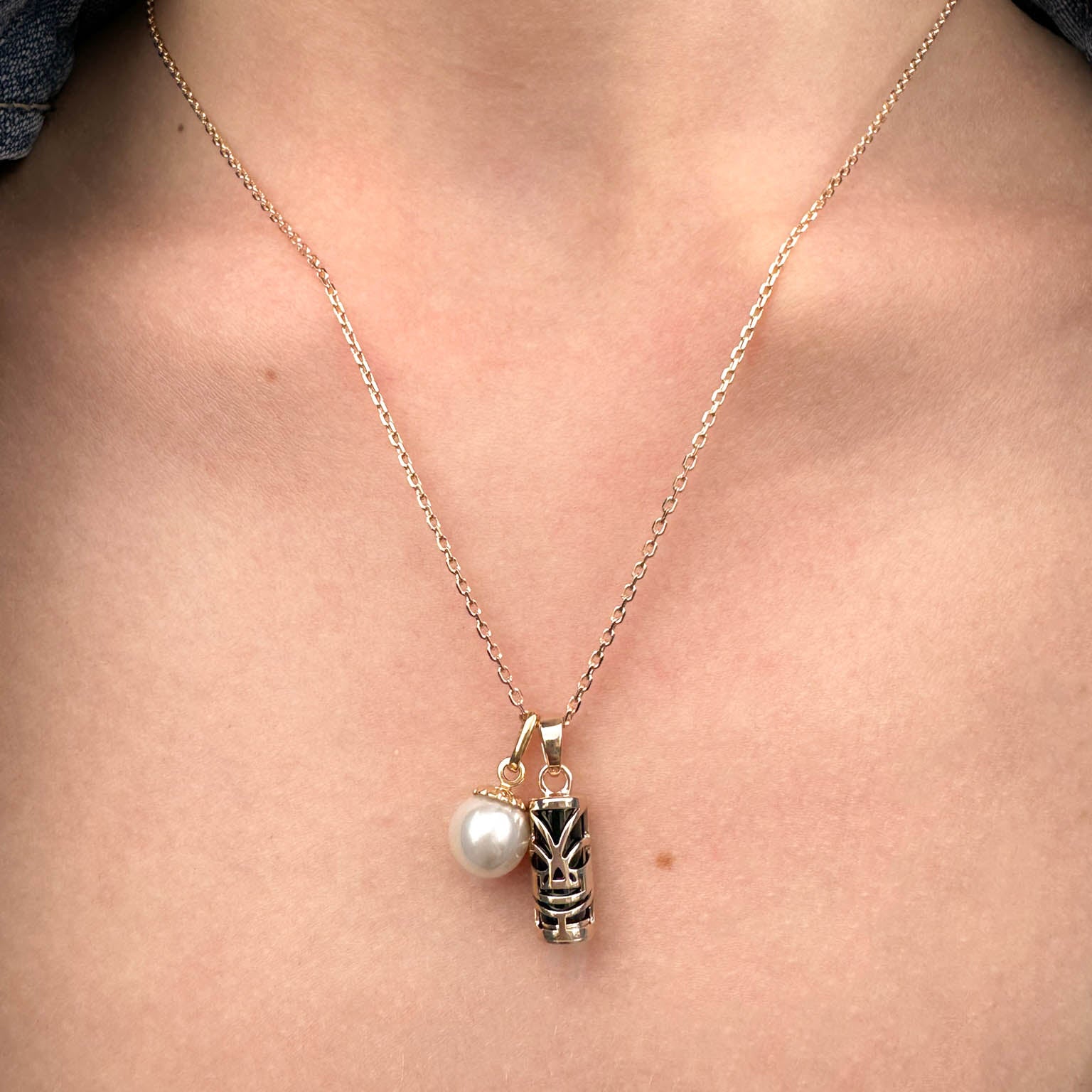 Polynesian Tiki pendant 5x10mm with gold plated onyx