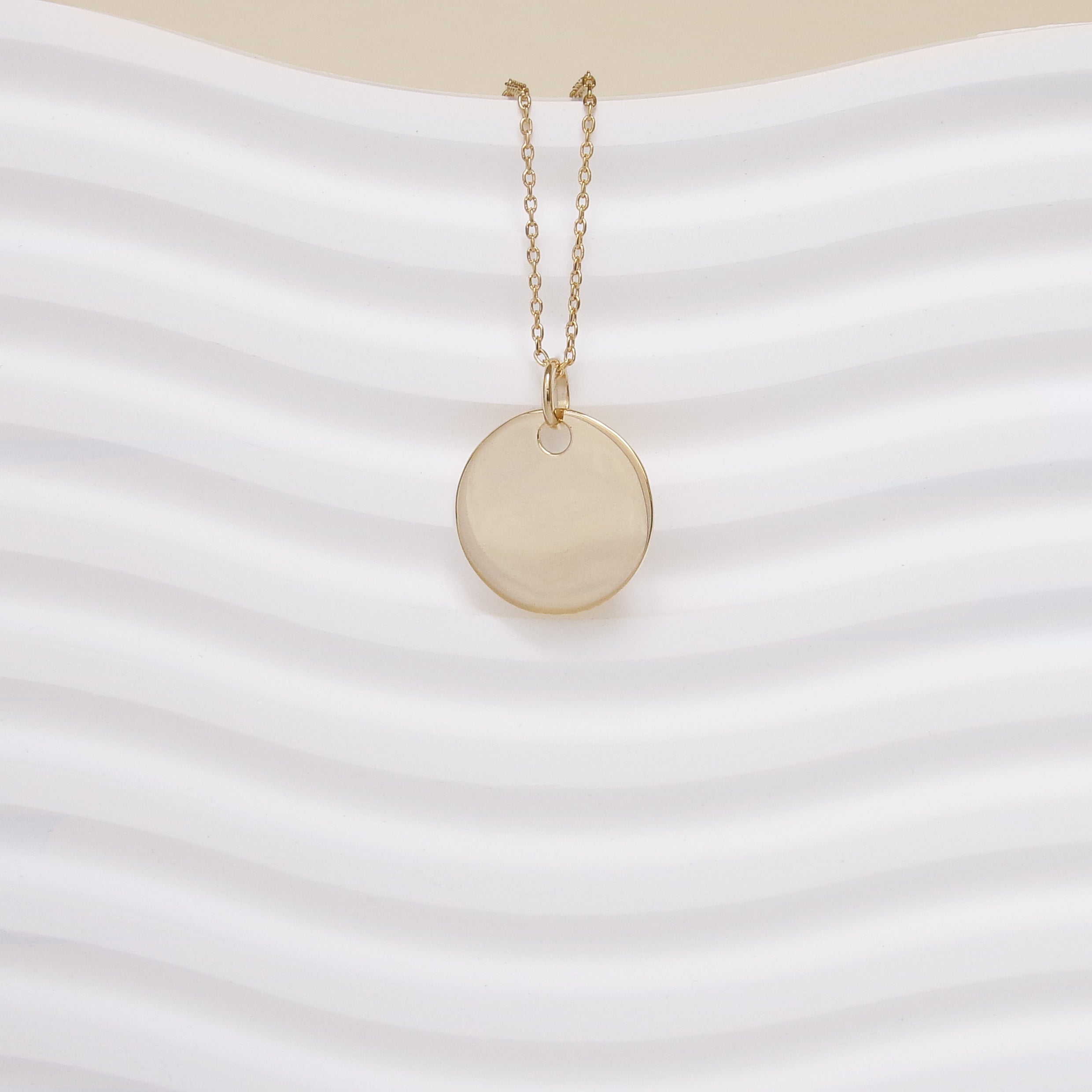 Collier June chaîne et médaille 15mm plaqué or à graver
