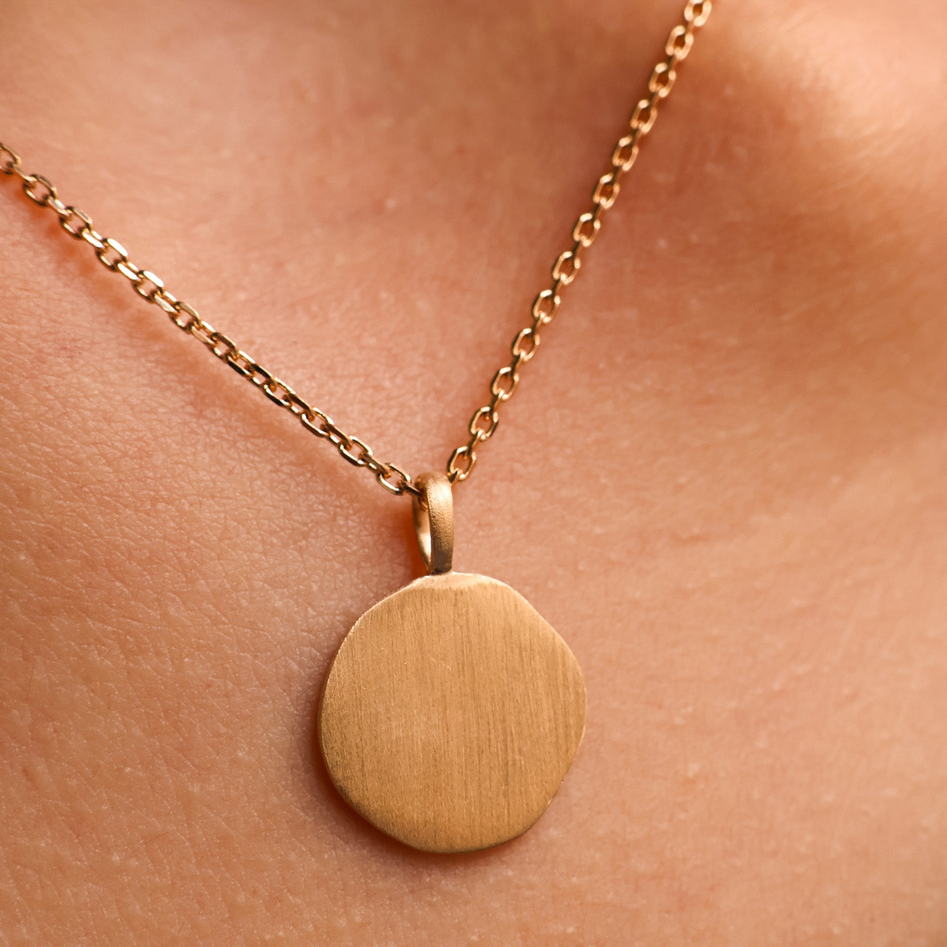 14mm pebble medal pendant to engrave gold plated